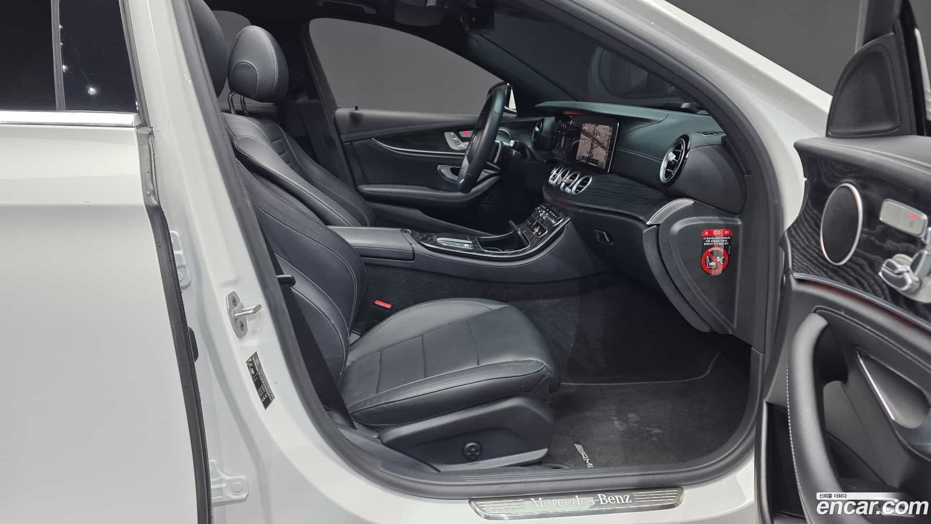 E-Class Mercedes-Benz 2021.0-INNER-036