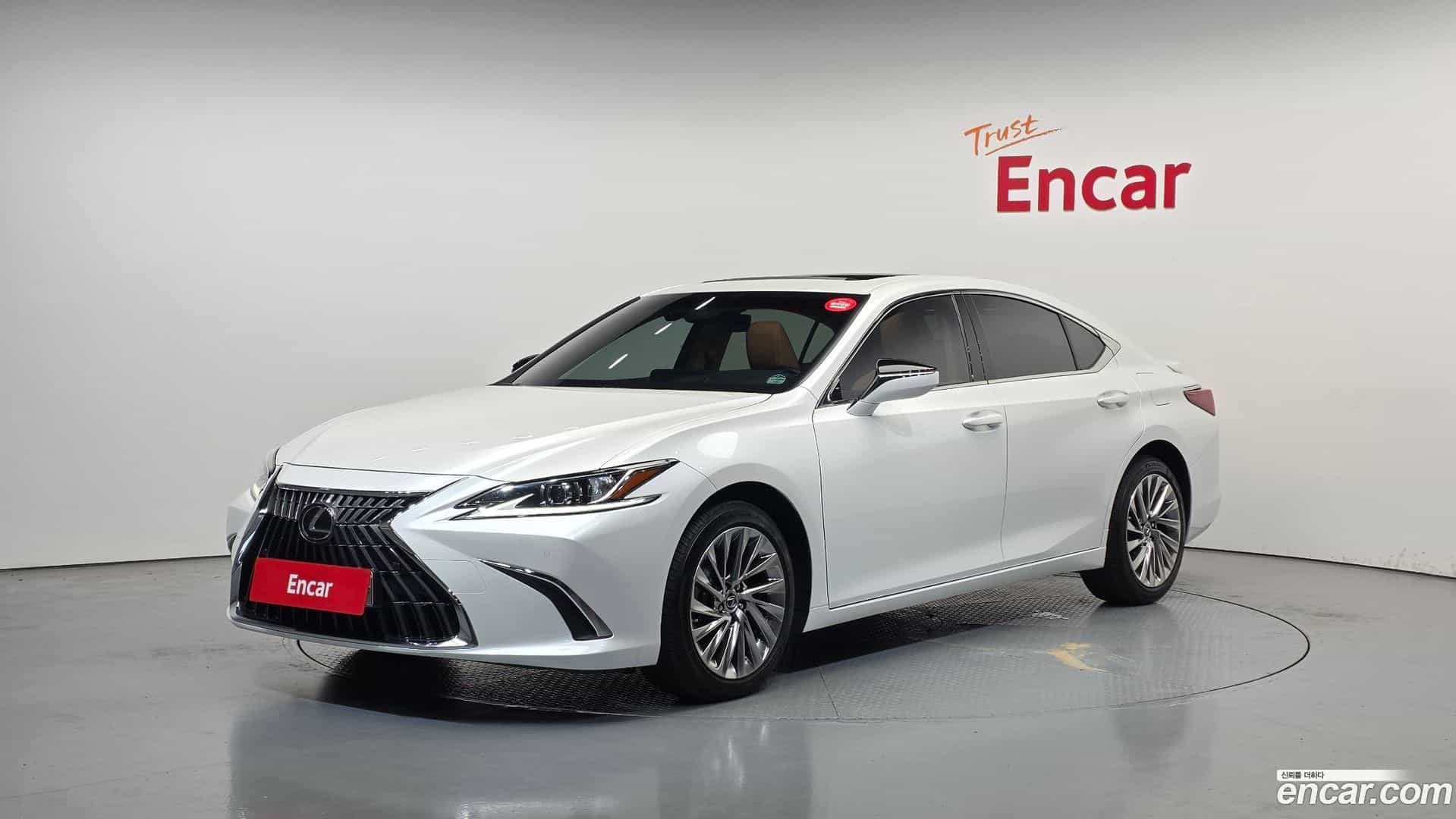 ES Lexus 2024.9-OUTER-001