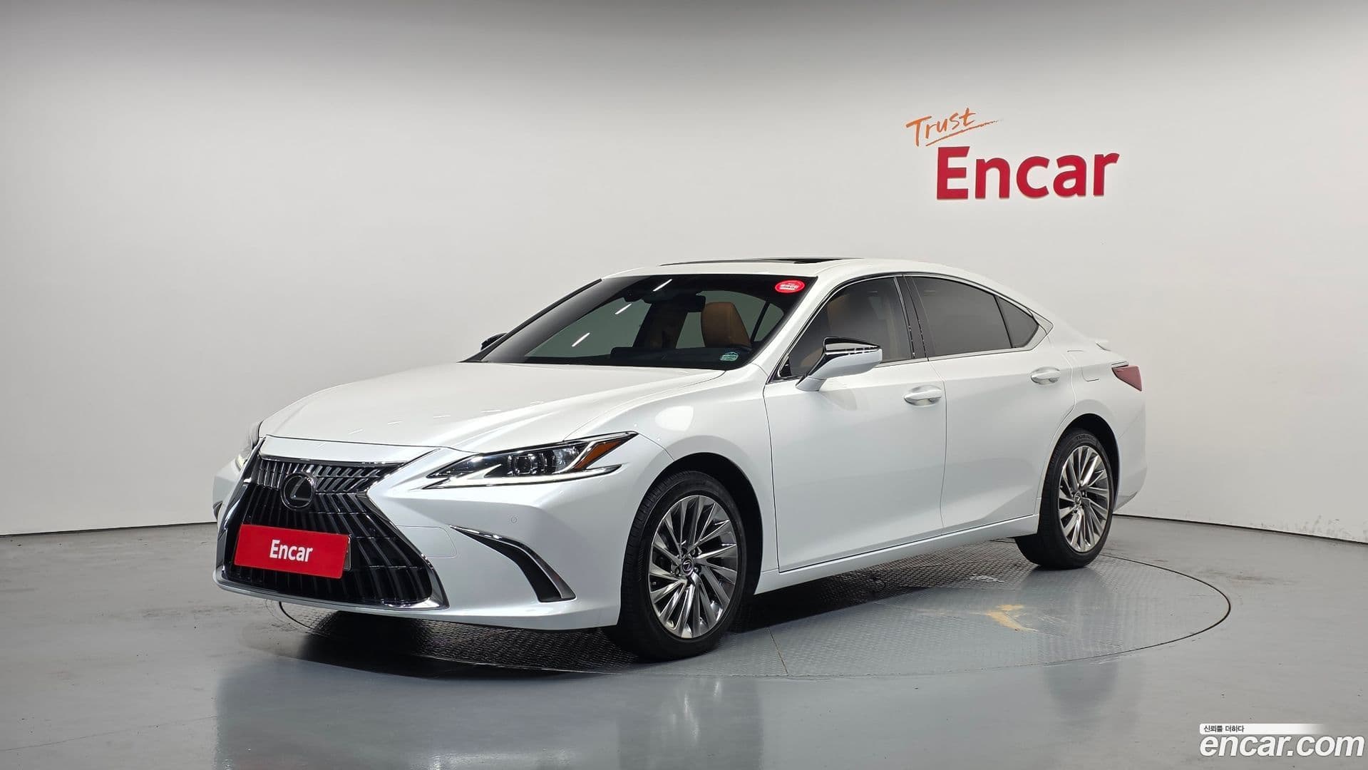 Main__Slider__Photo:ES Lexus 2024.9-0