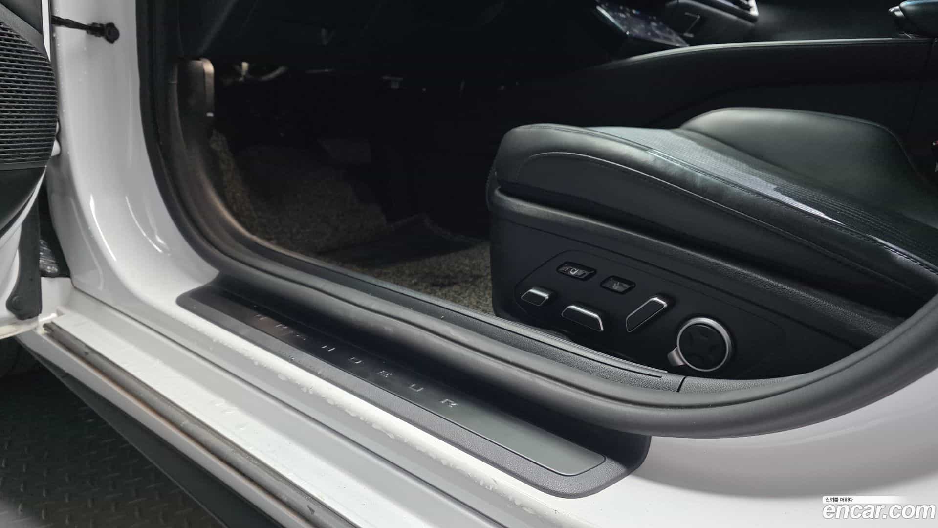 Grandeur Hyundai 2023.0-OPTION-047