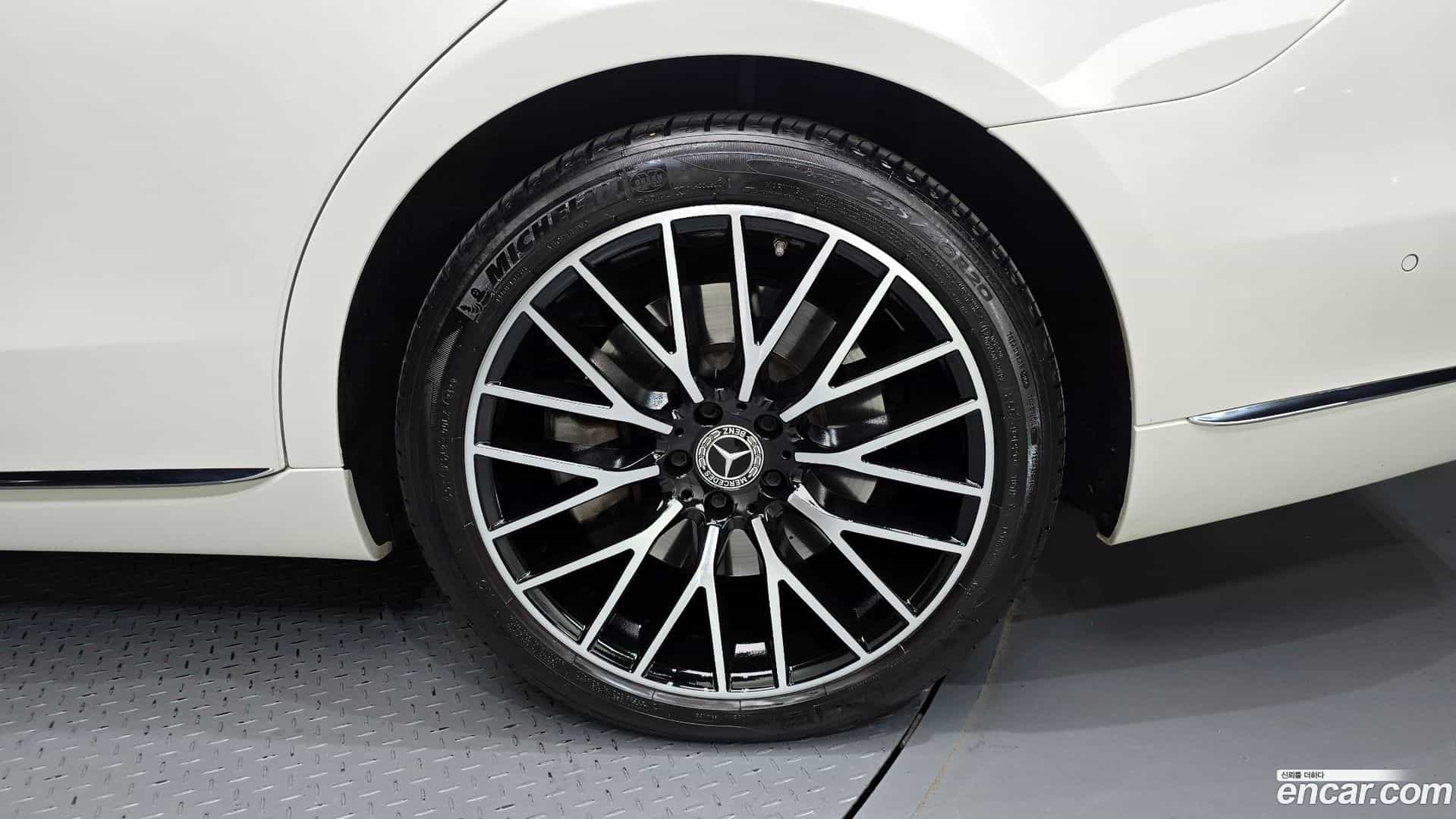 S-Class Mercedes-Benz 2022.6-OUTER-031