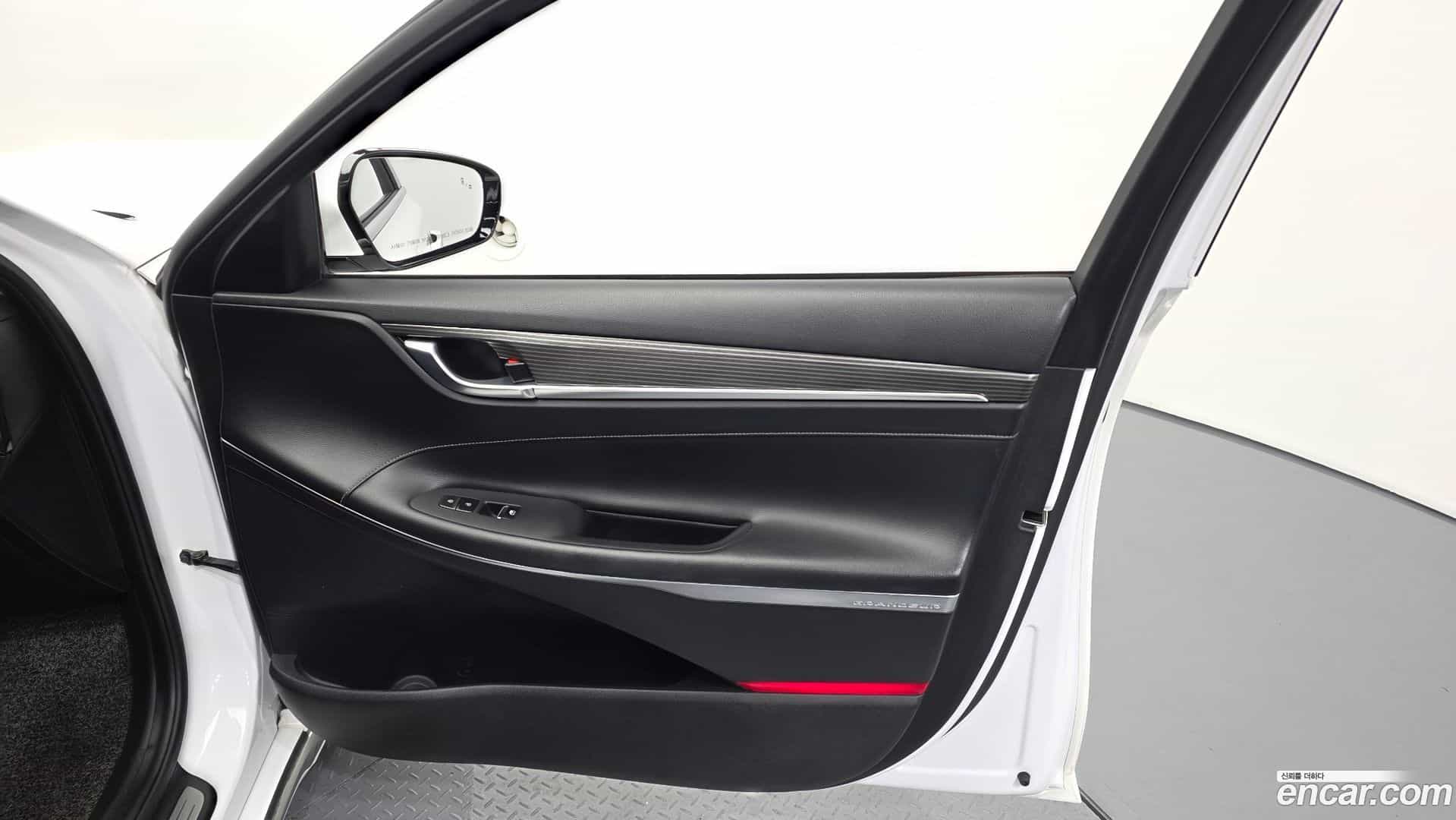 Grandeur Hyundai 2016.11-INNER-034