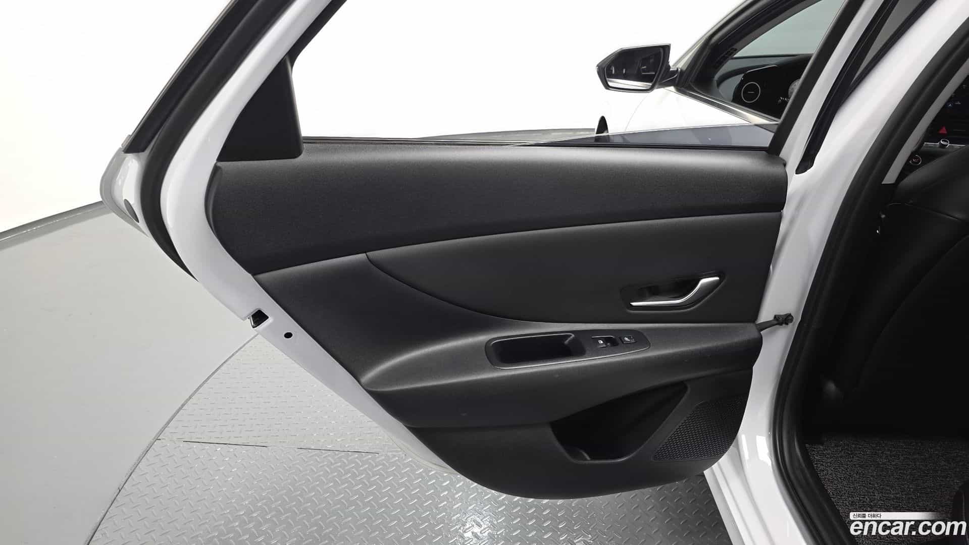 AVANTE Hyundai 2021.5-INNER-035