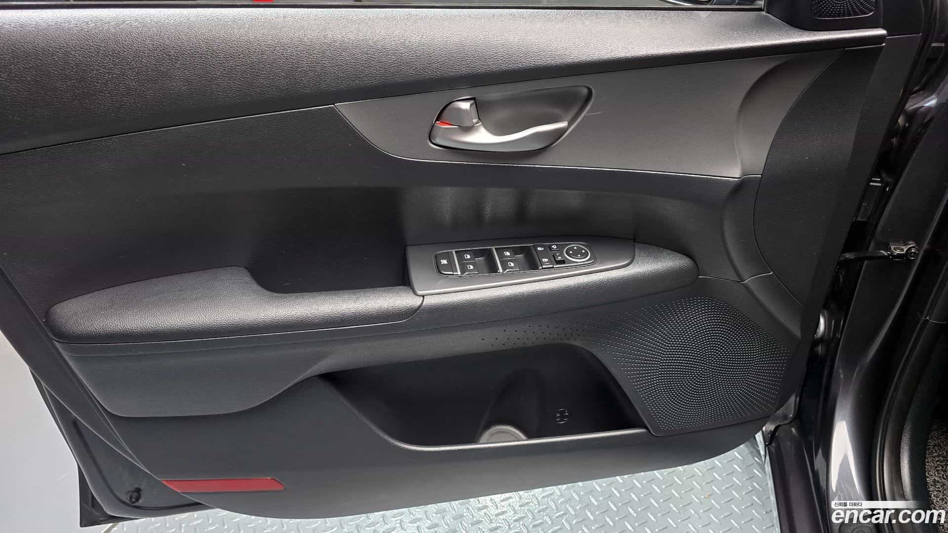 K3 Kia 2021.0-INNER-034
