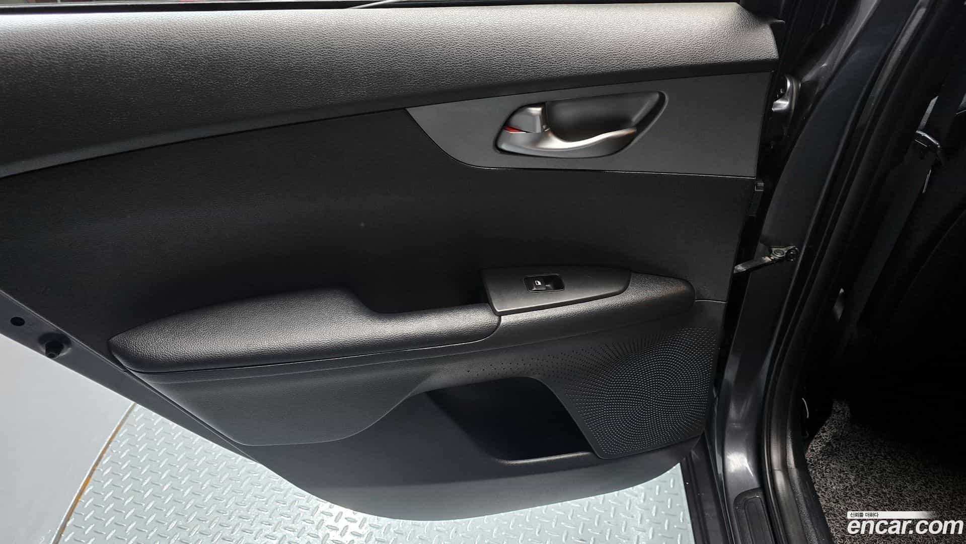 K3 Kia 2021.0-INNER-035