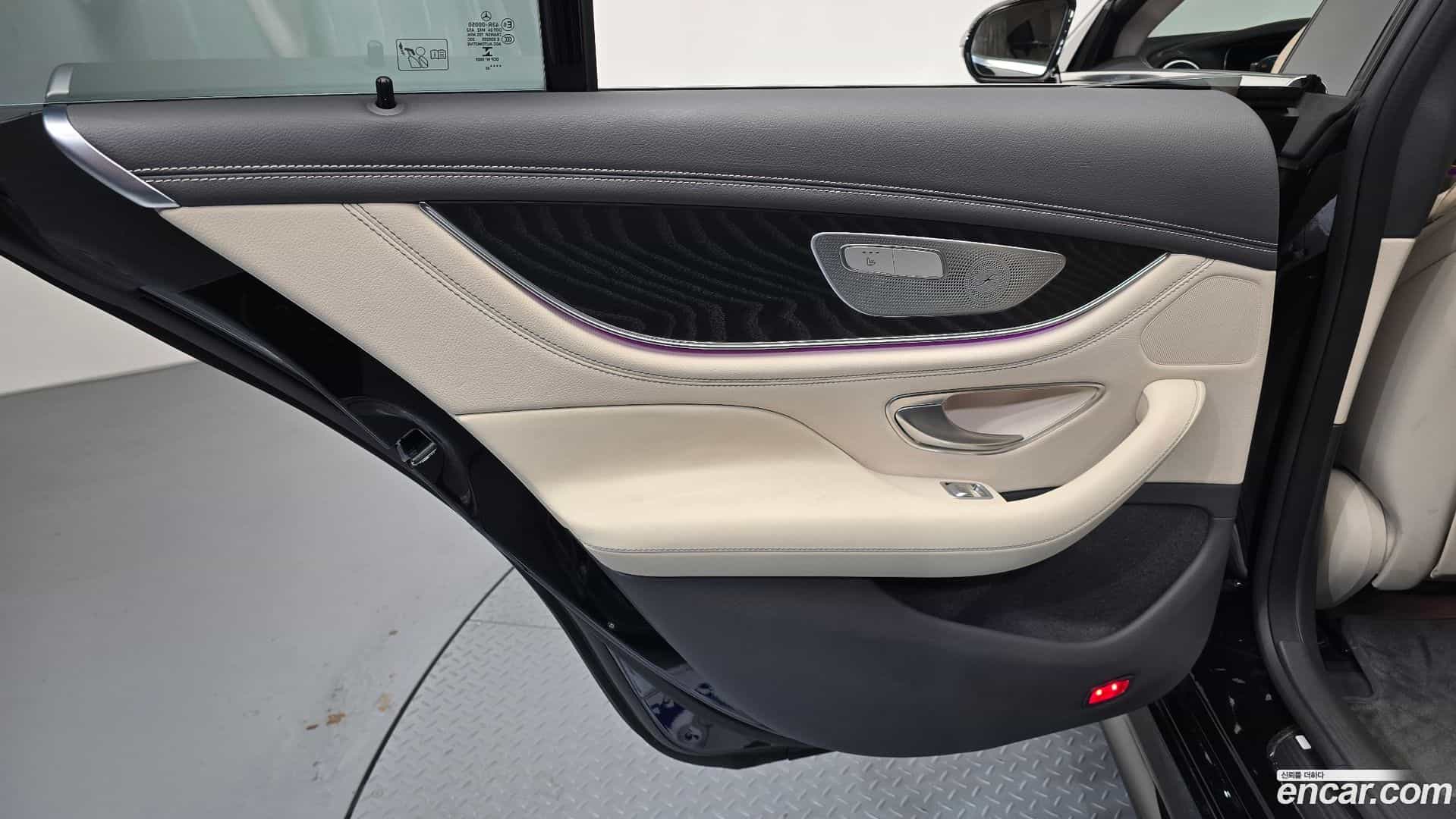 CLS-Class Mercedes-Benz 2022.4-INNER-035