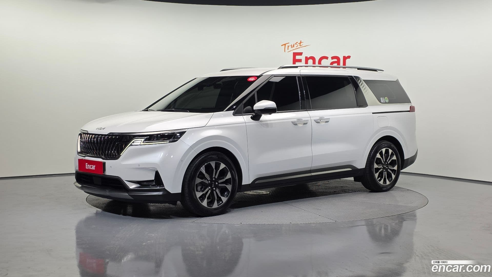 Main__Slider__Photo:Canival Kia 2023.2-0