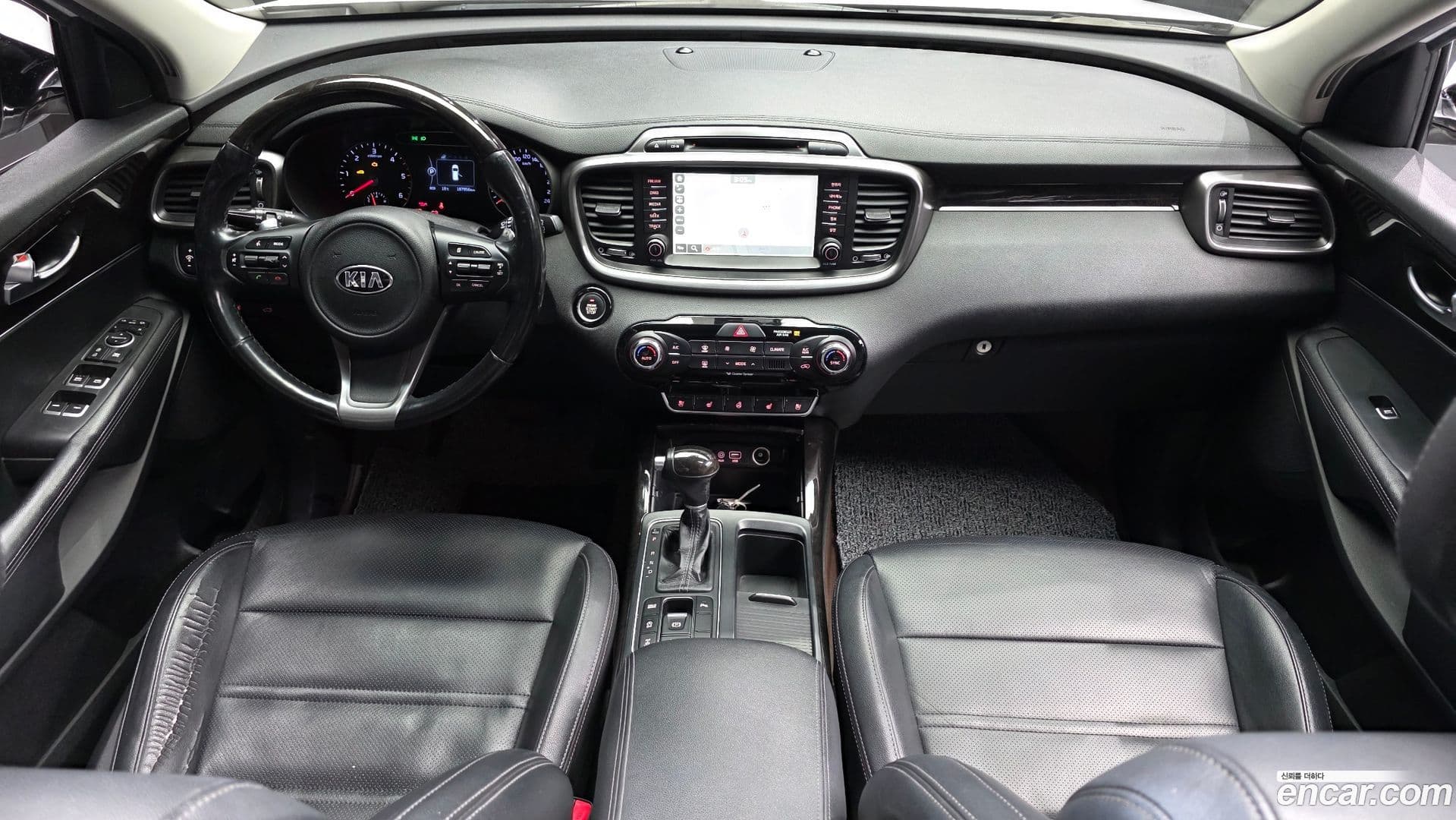 Main__Slider__Photo:Sorento Kia 2016.10-6