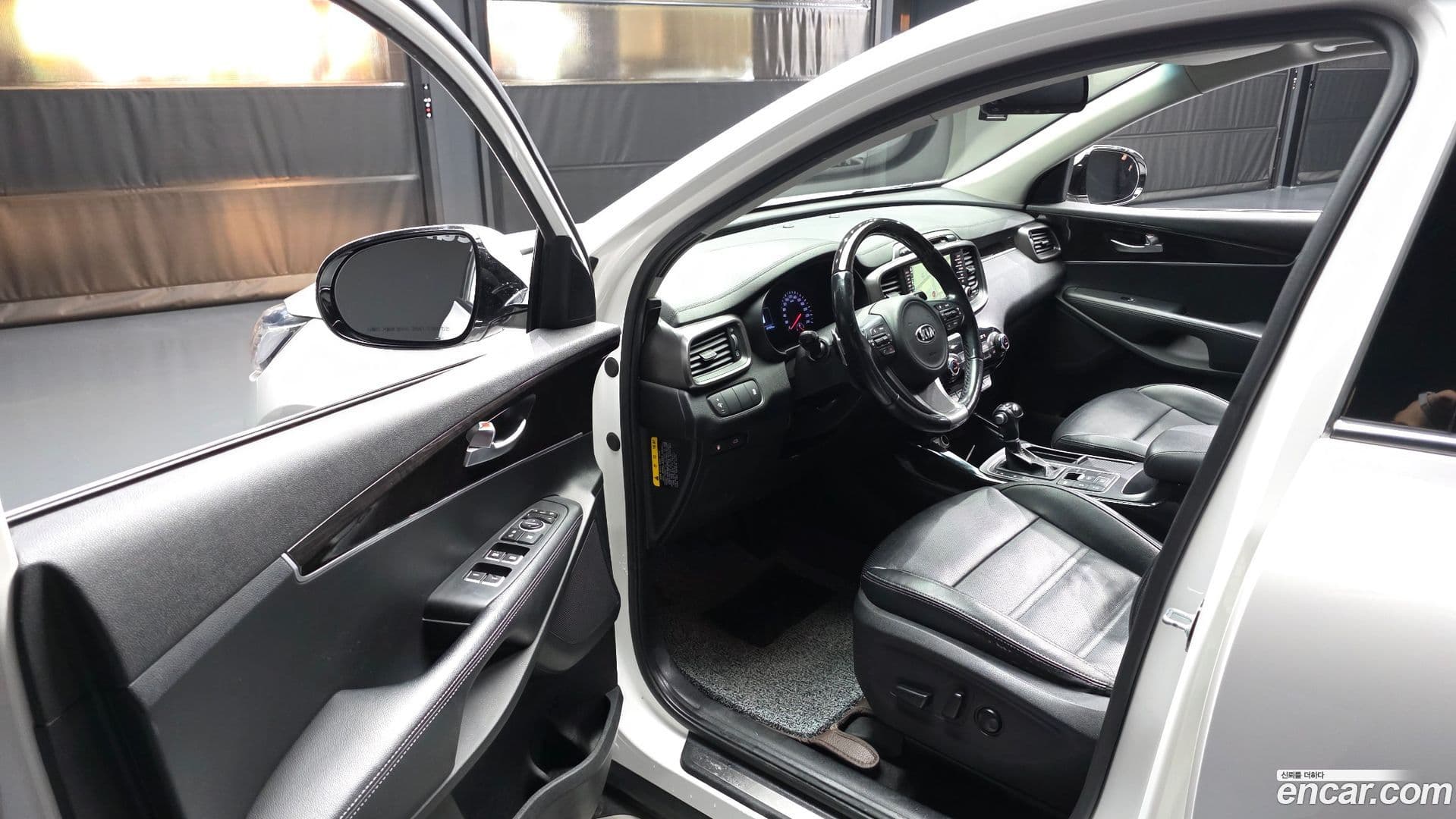 Main__Slider__Photo:Sorento Kia 2016.10-9