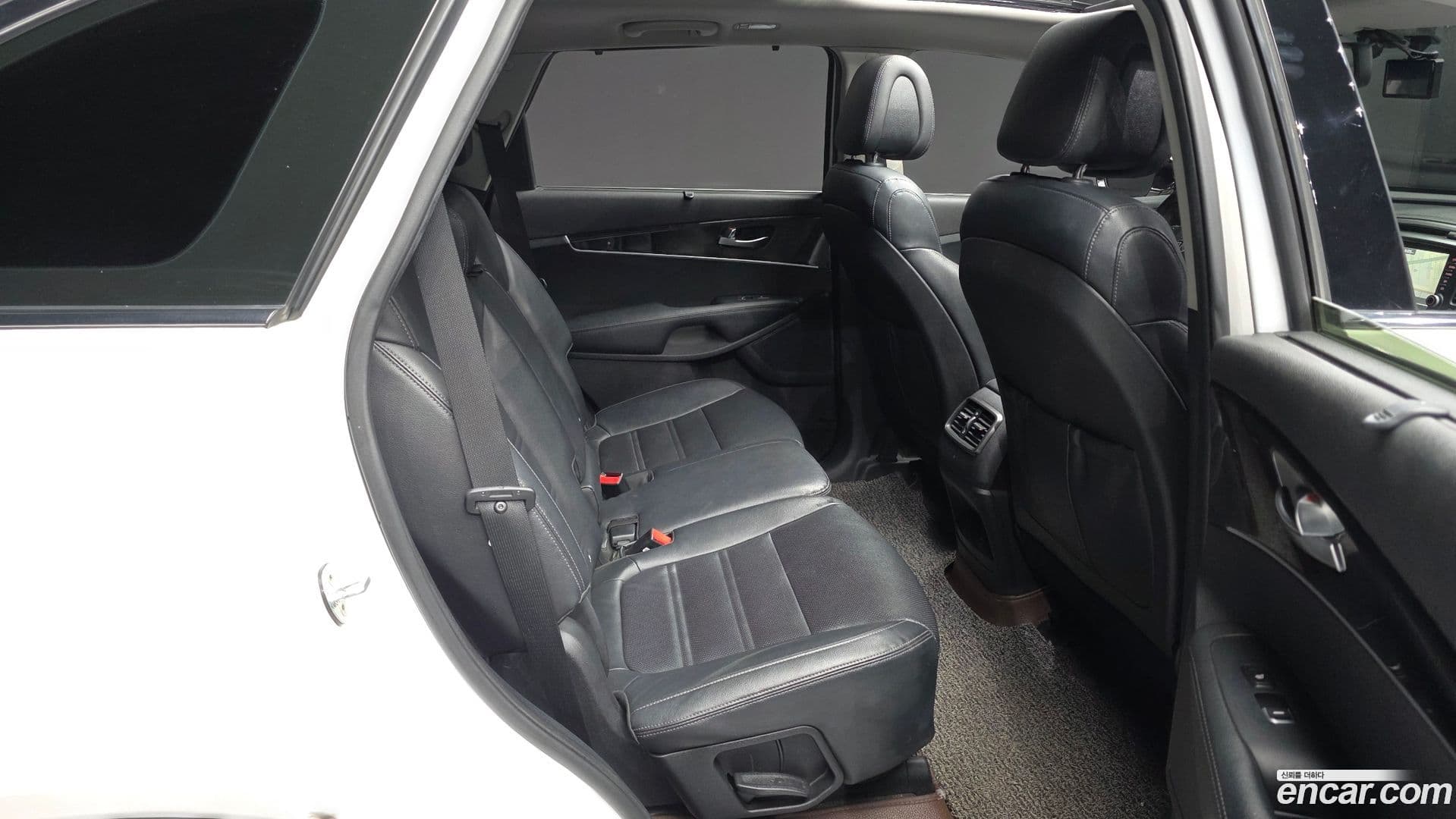 Main__Slider__Photo:Sorento Kia 2016.10-11