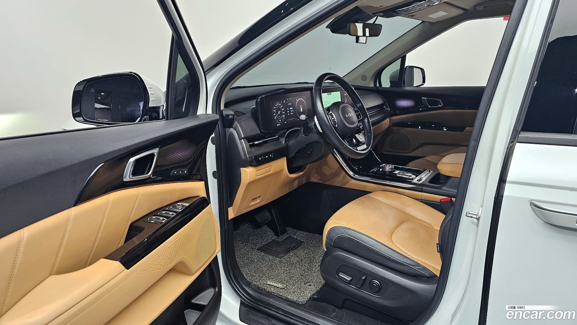 Main__Slider__Photo:Canival Kia 2022.3-9