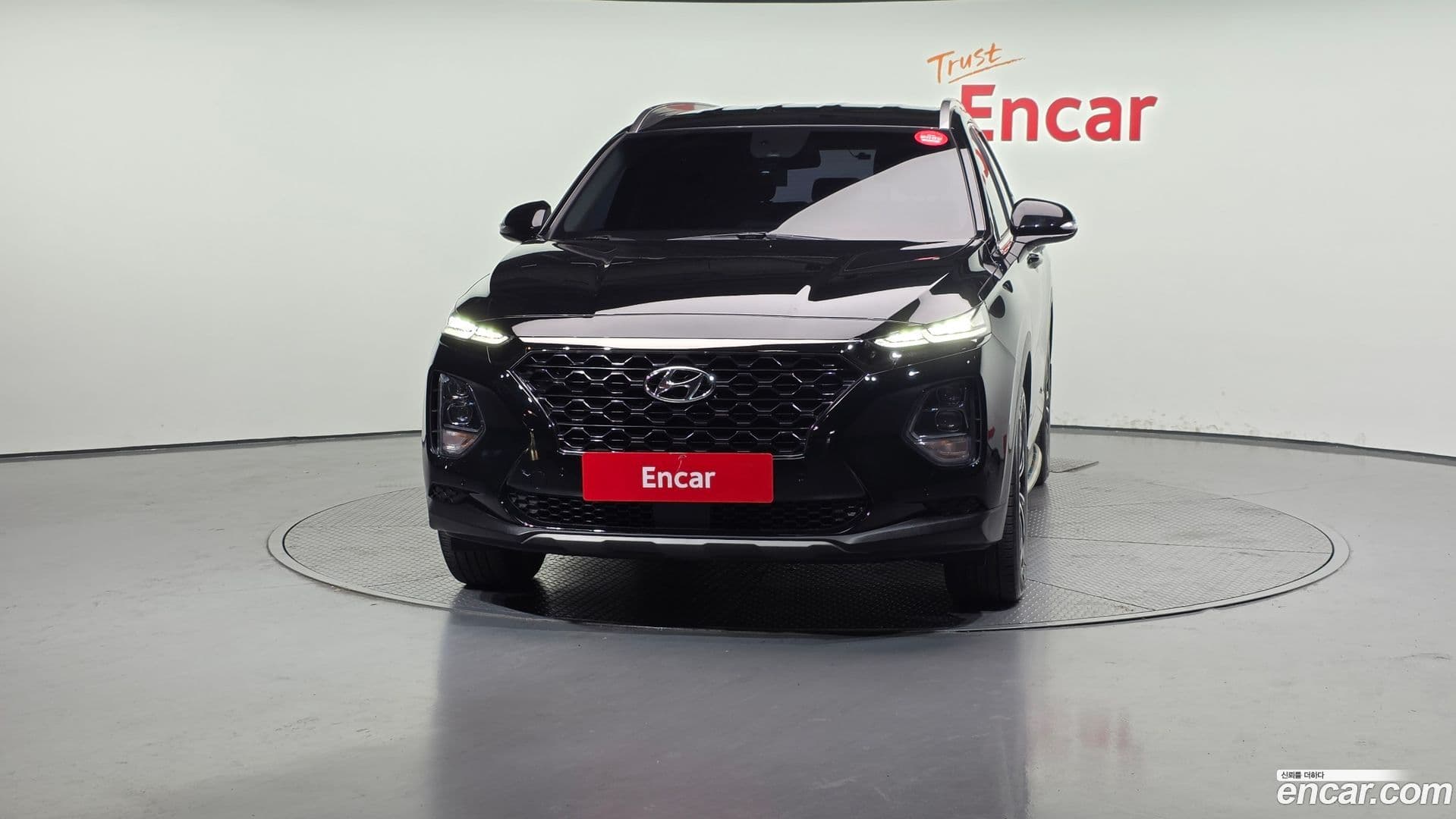 Main__Slider__Photo:Santafe Hyundai 2018.3-2