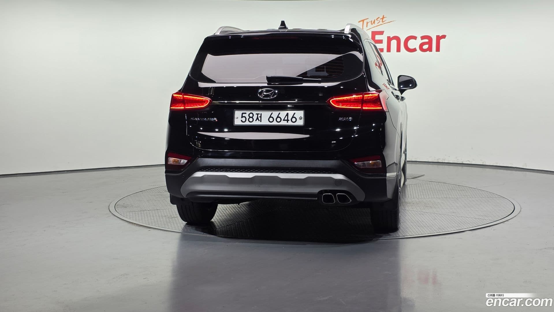 Main__Slider__Photo:Santafe Hyundai 2018.3-3