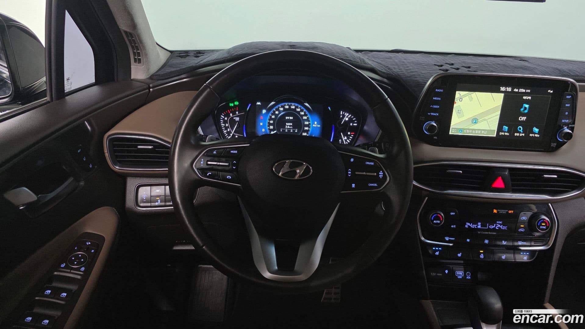 Main__Slider__Photo:Santafe Hyundai 2018.3-12