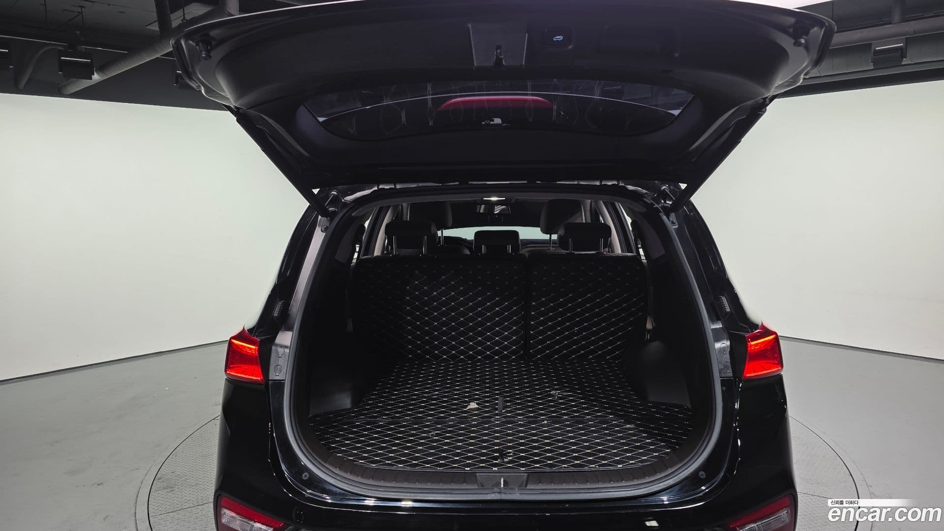 Main__Slider__Photo:Santafe Hyundai 2018.3-19