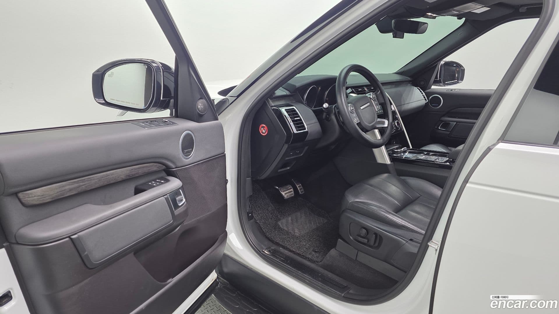 Main__Slider__Photo:Discovery Land Rover 2017.6-9