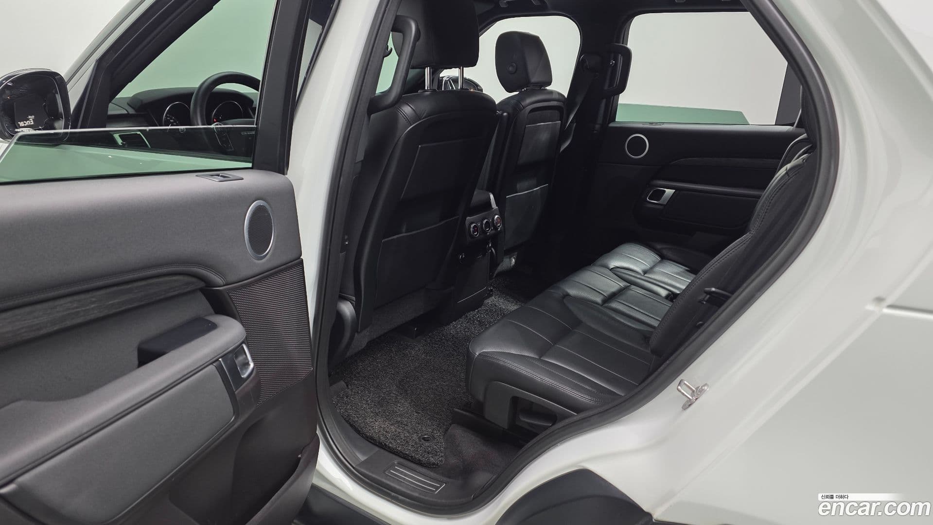 Main__Slider__Photo:Discovery Land Rover 2017.6-11