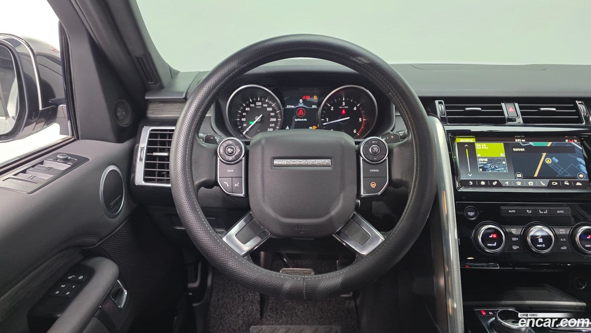 Main__Slider__Photo:Discovery Land Rover 2017.6-13