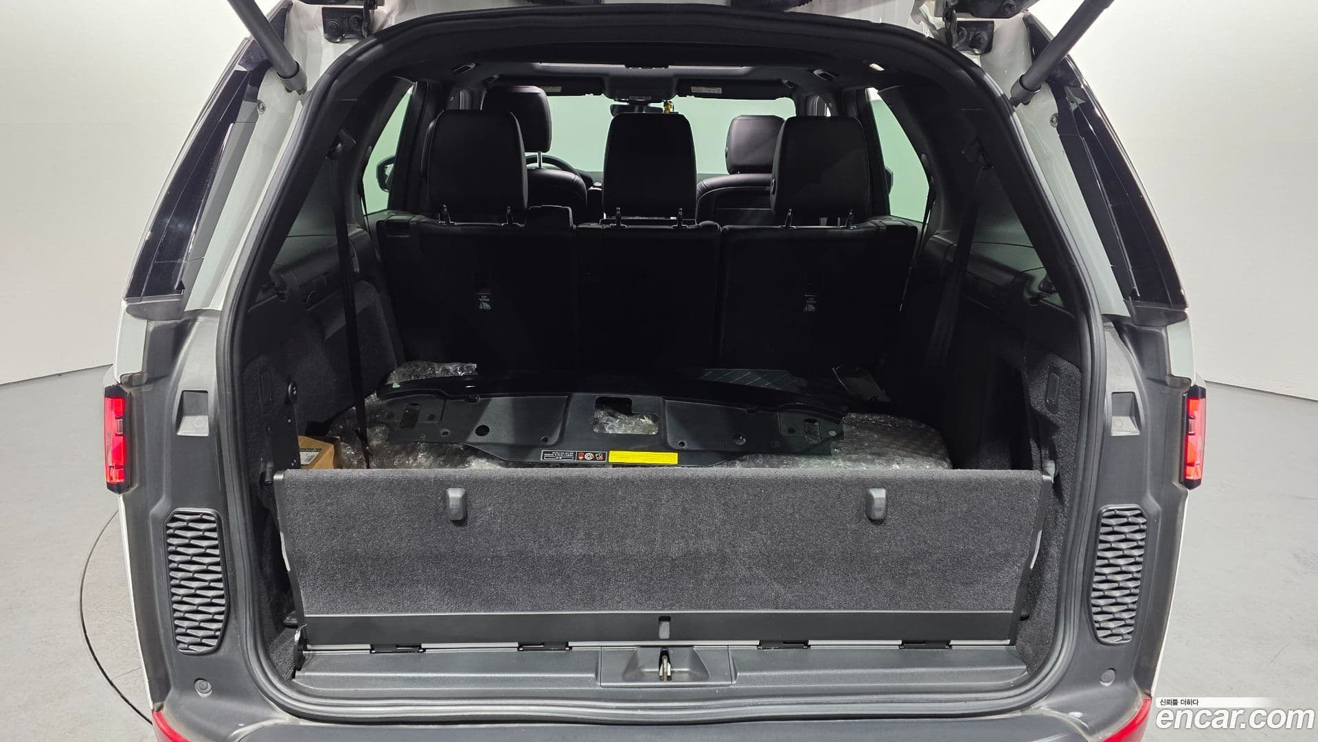 Main__Slider__Photo:Discovery Land Rover 2017.6-18