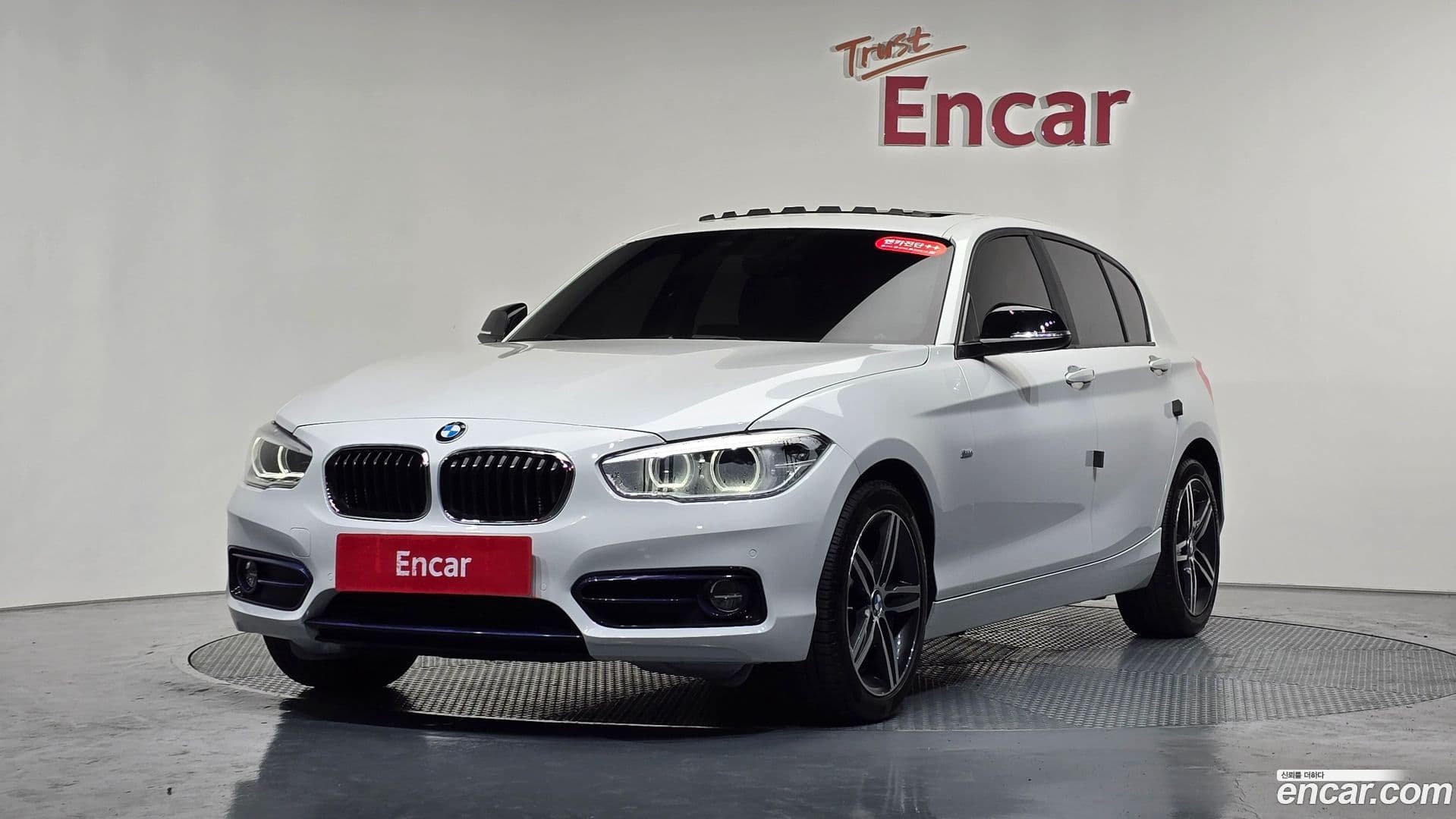 Main__Slider__Photo:1-Series BMW 2017.4-10