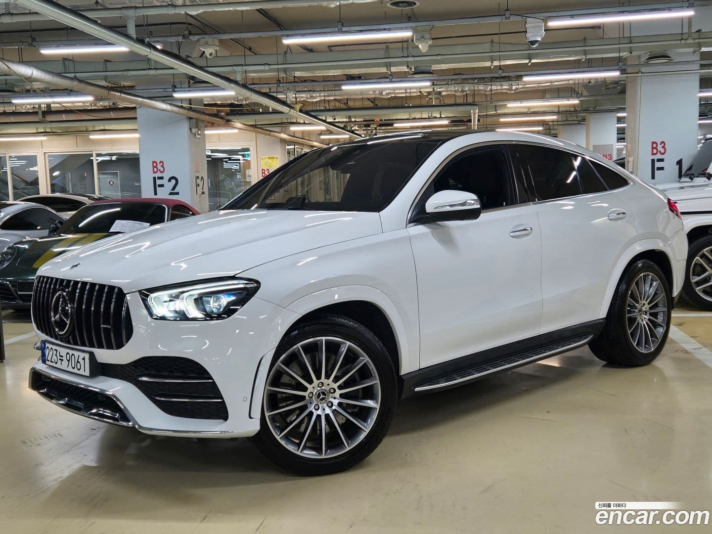 Main__Slider__Photo:GLE-Class Mercedes-Benz 2022.11-0