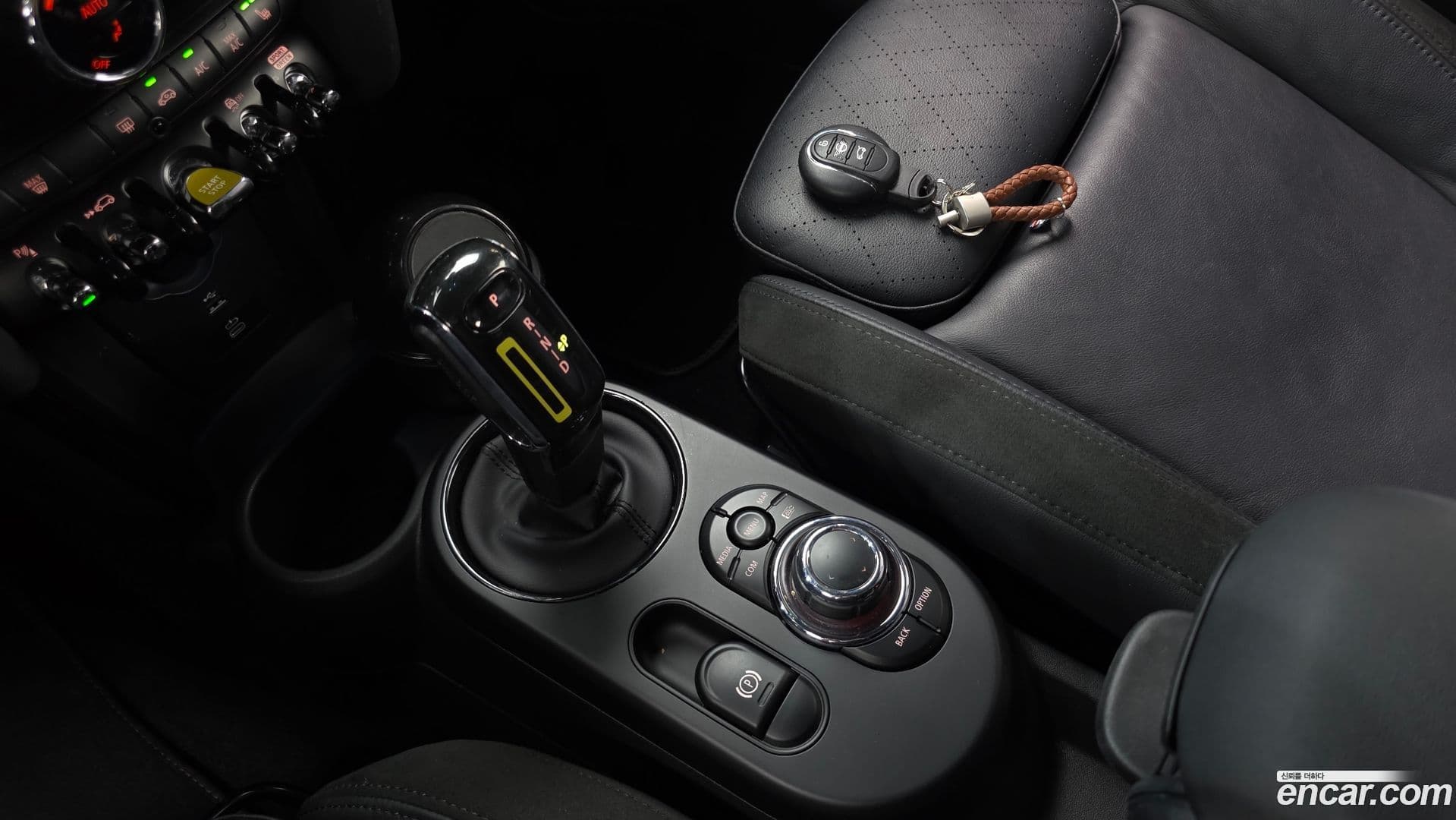 Main__Slider__Photo:Cooper Mini 2022.6-8