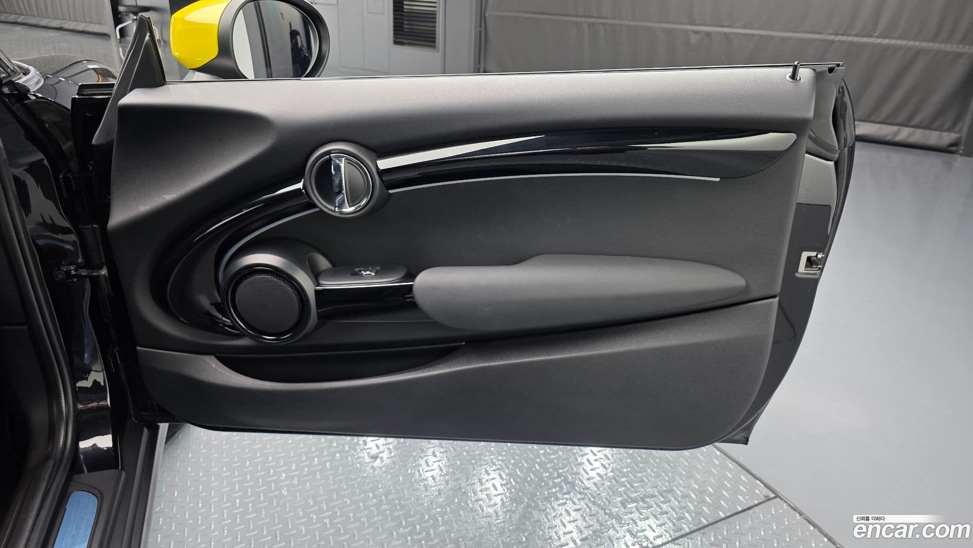 Main__Slider__Photo:Cooper Mini 2022.6-24