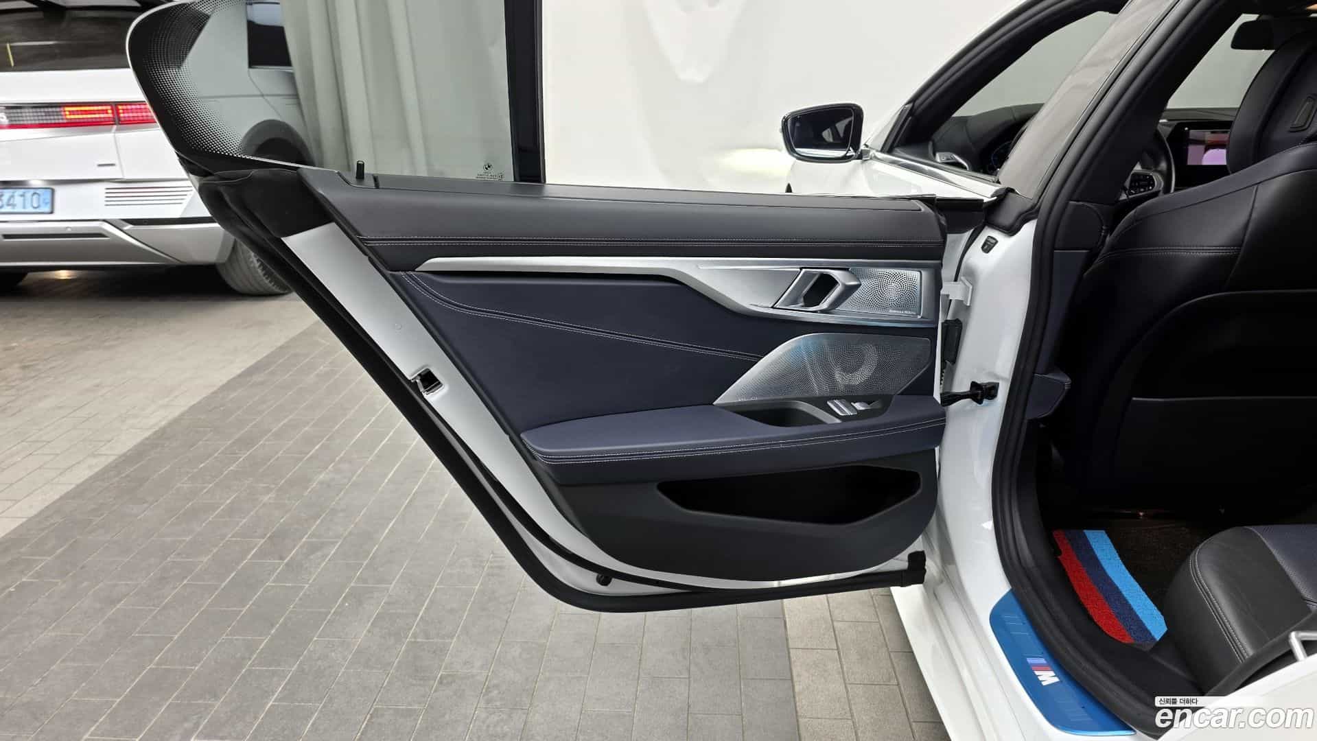 8-Series BMW 2021.1-INNER-035