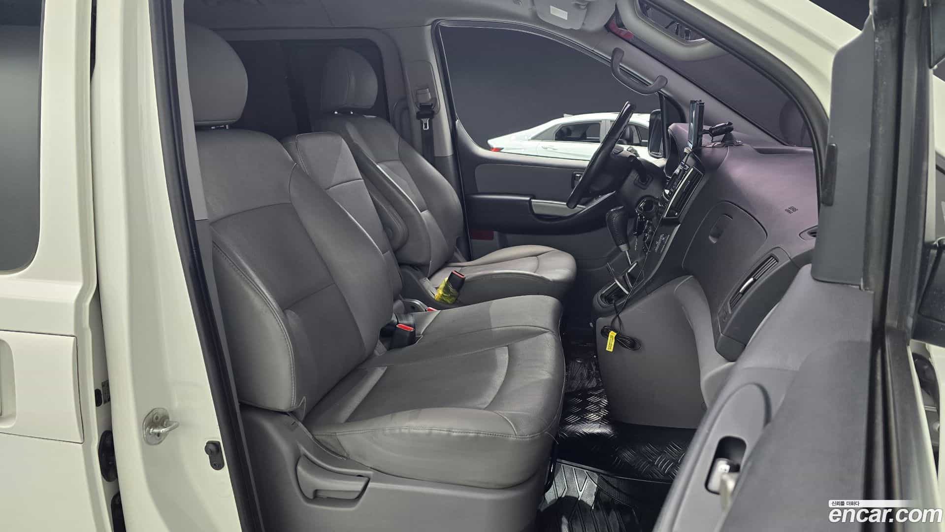 Starex Hyundai 2018.0-INNER-010