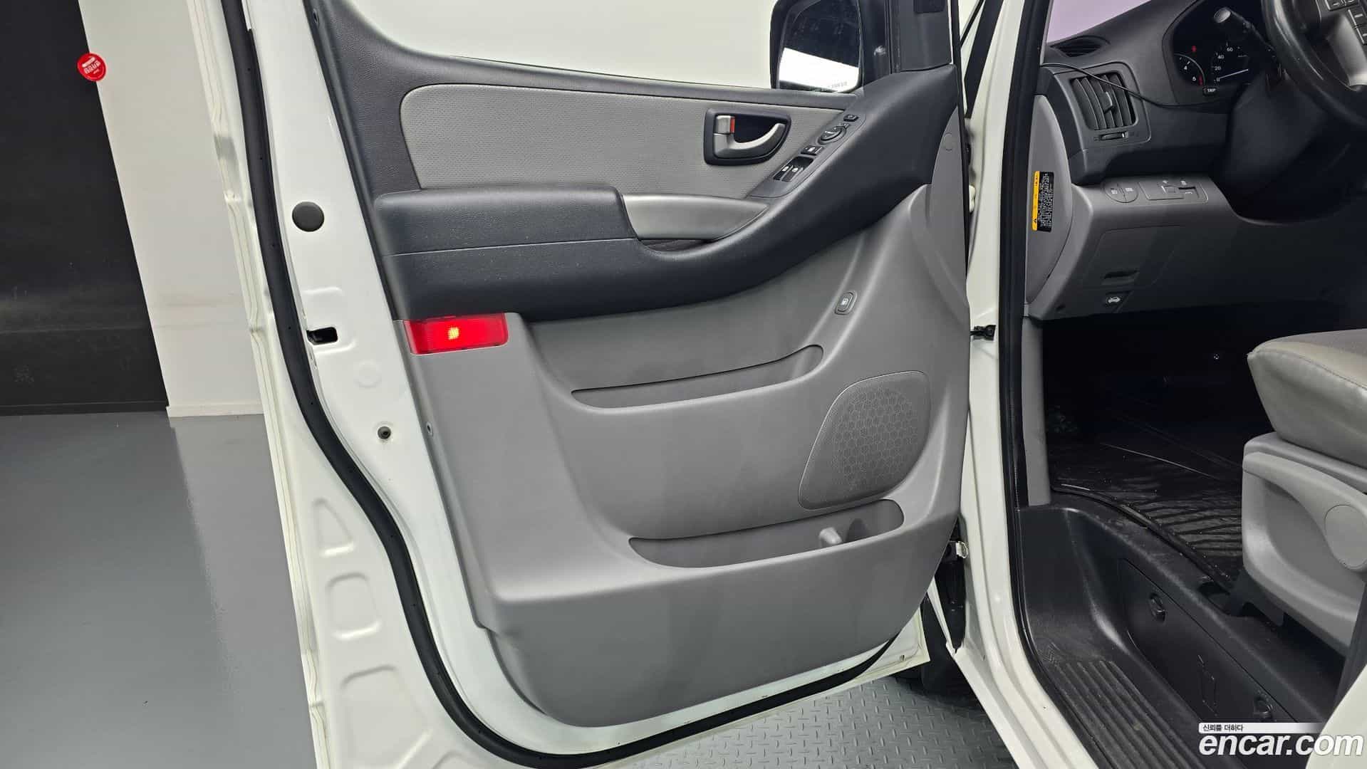Starex Hyundai 2018.0-INNER-034