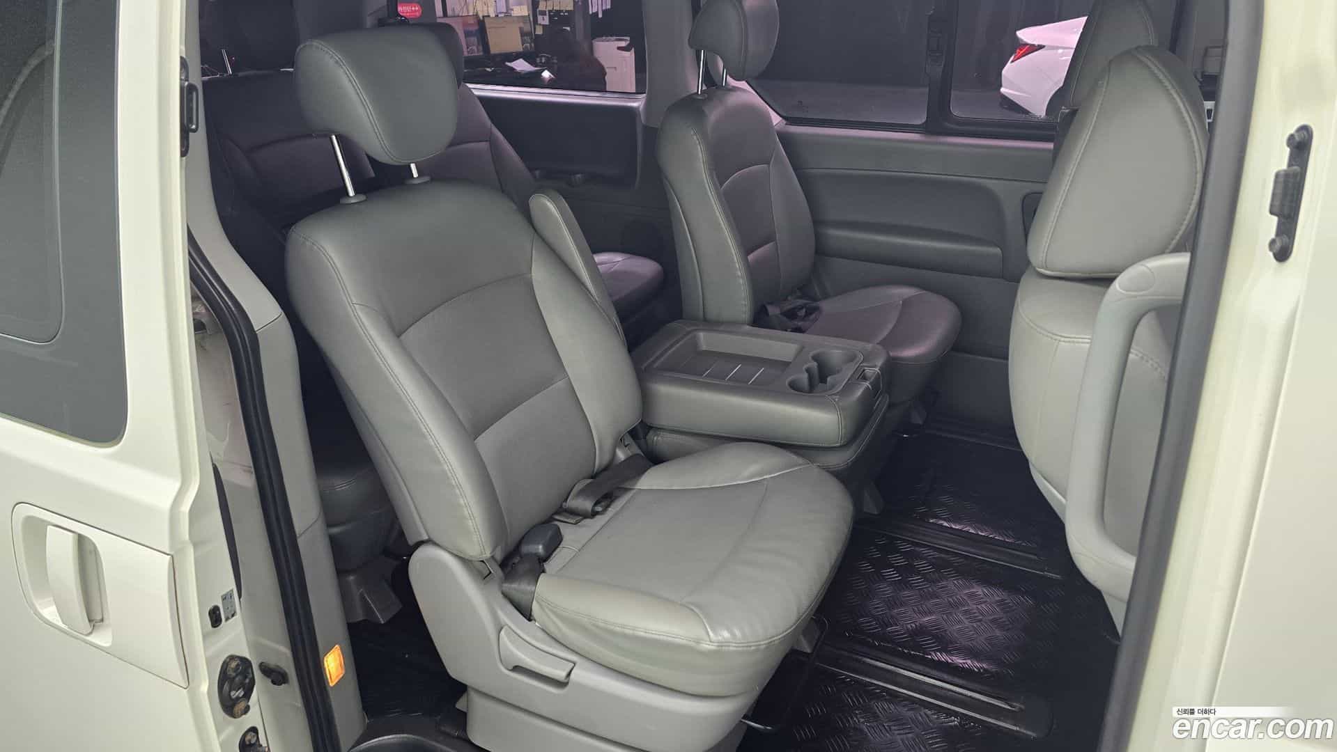 Starex Hyundai 2018.0-INNER-036