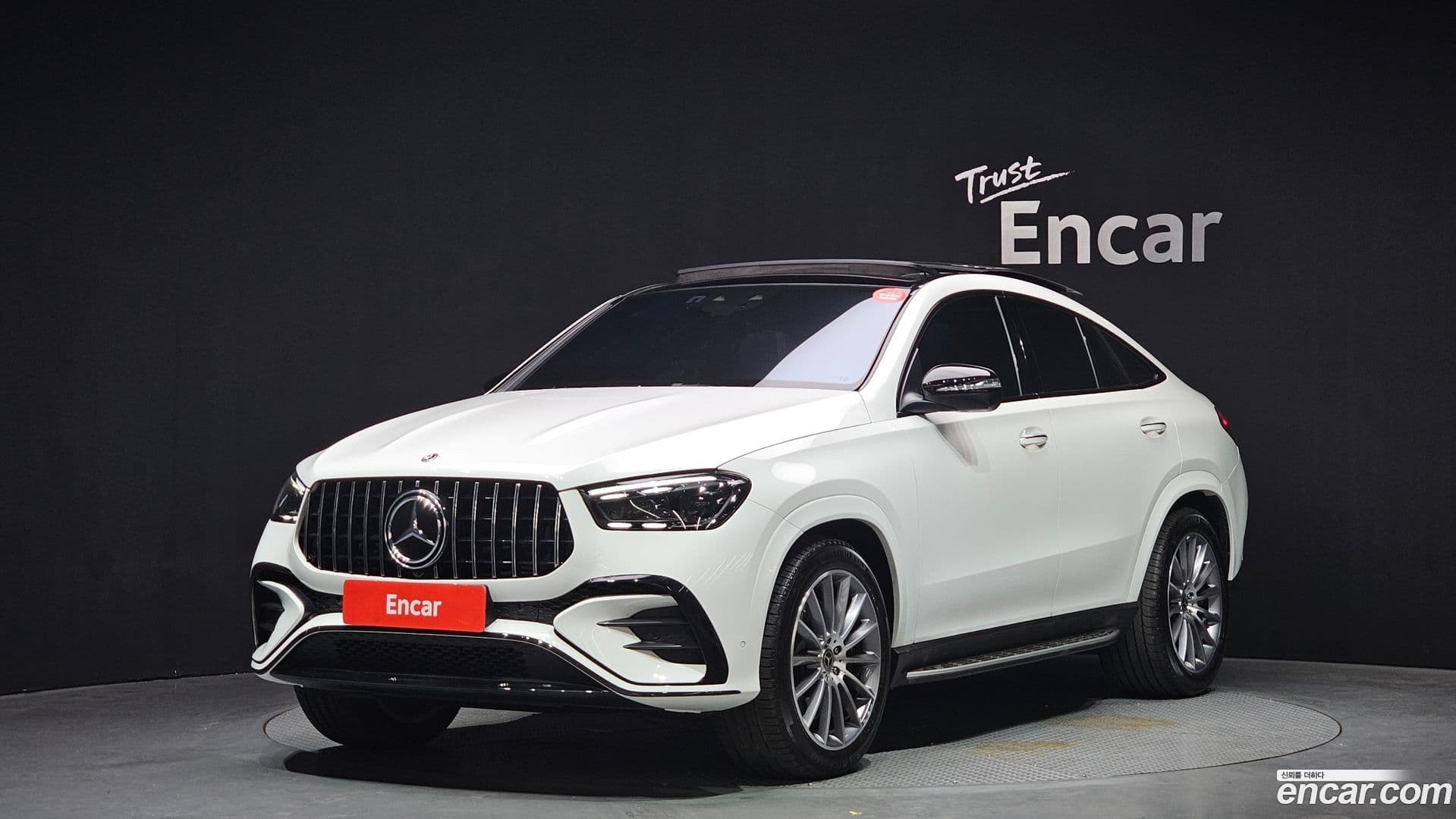 Main__Slider__Photo:GLE-Class Mercedes-Benz 2023.11-0