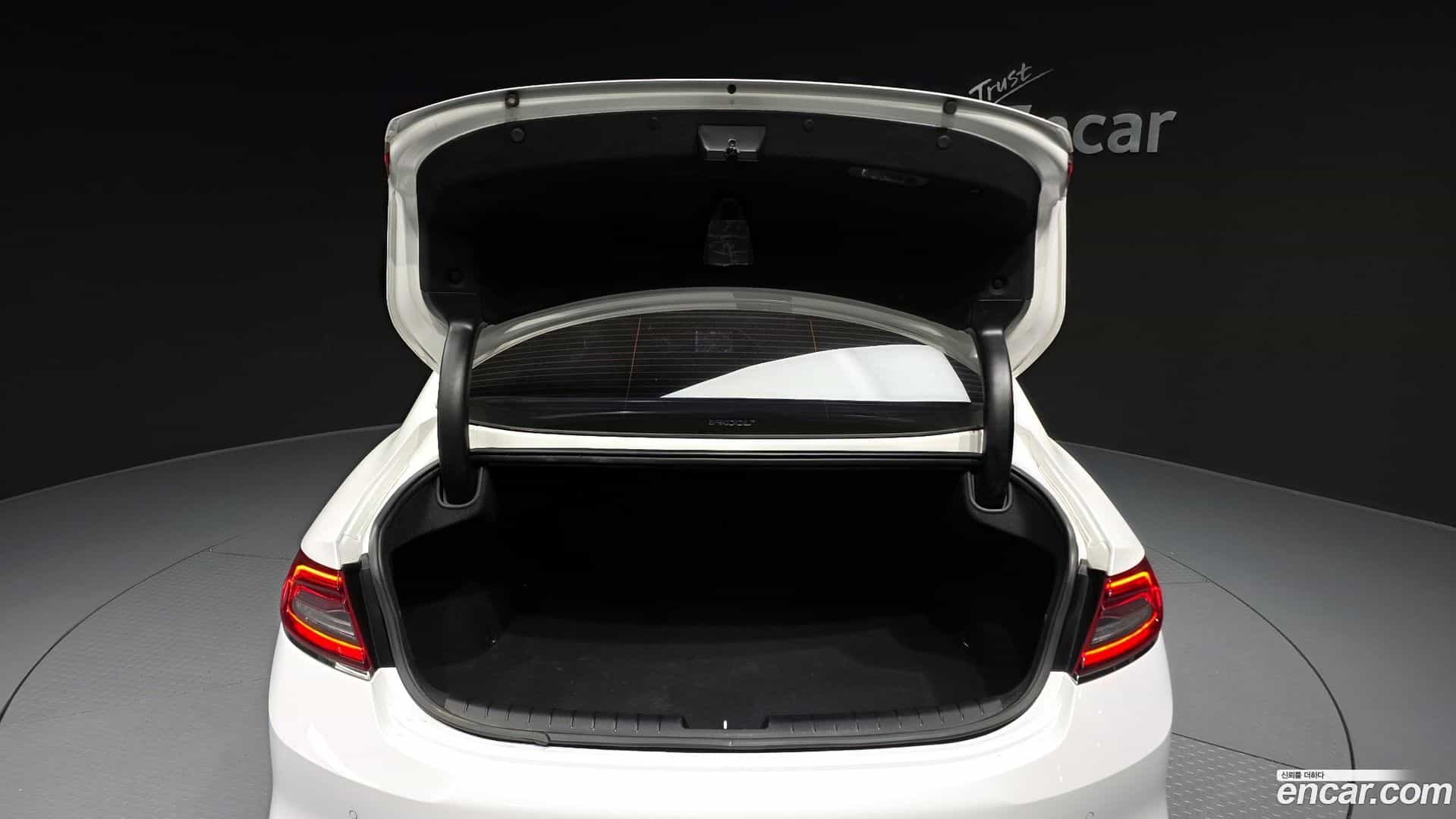 Grandeur Hyundai 2017.4-OPTION-024