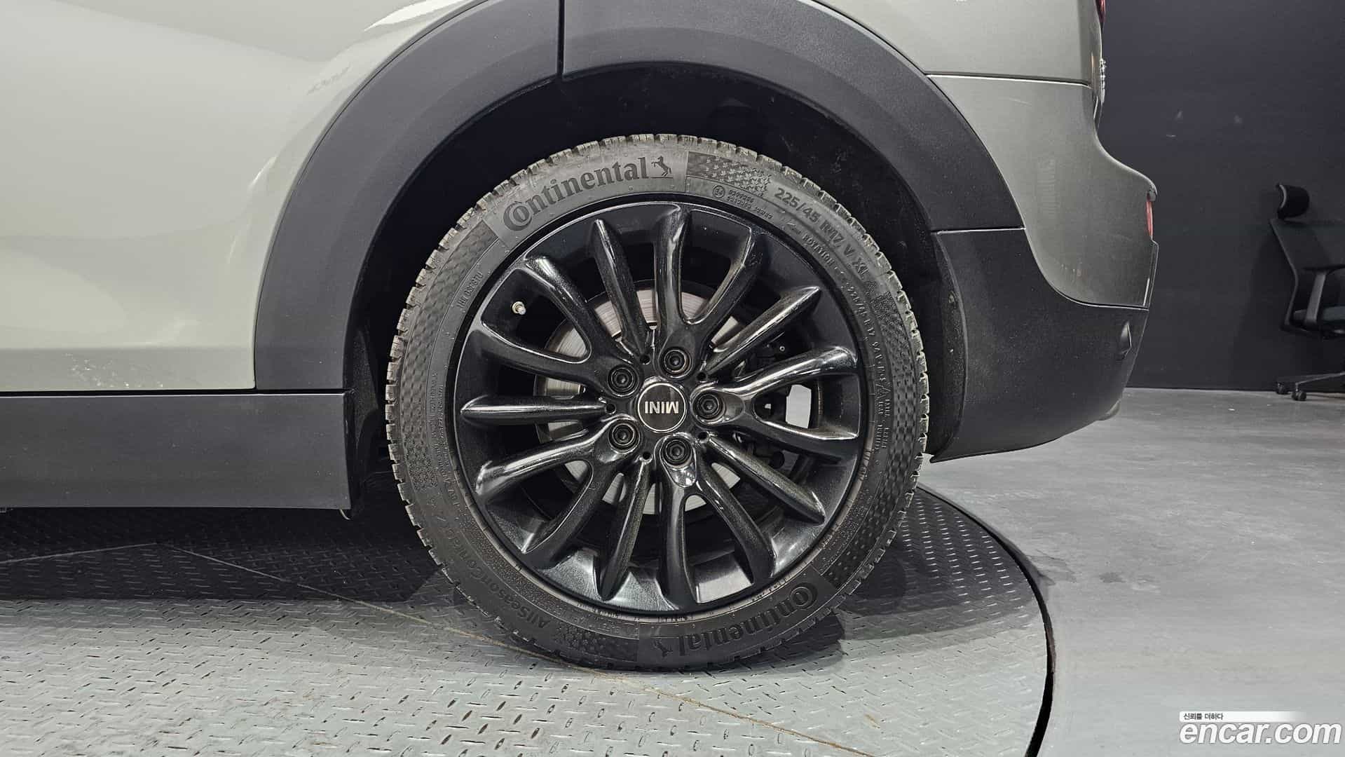 Clubman Mini 2020.11-OUTER-031