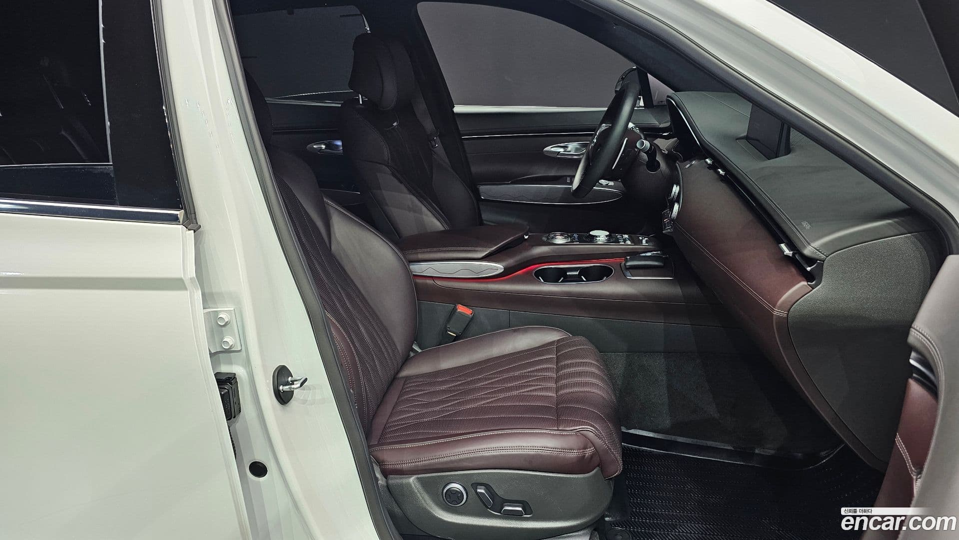 Main__Slider__Photo:GV70 Genesis 2021.2-25