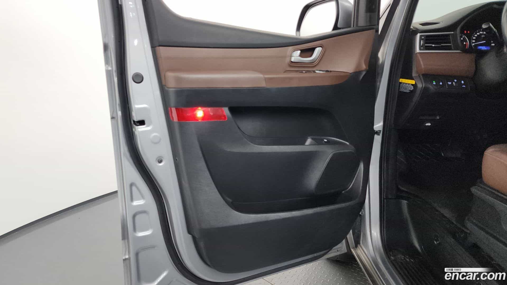 Starex Hyundai 2020.0-INNER-035