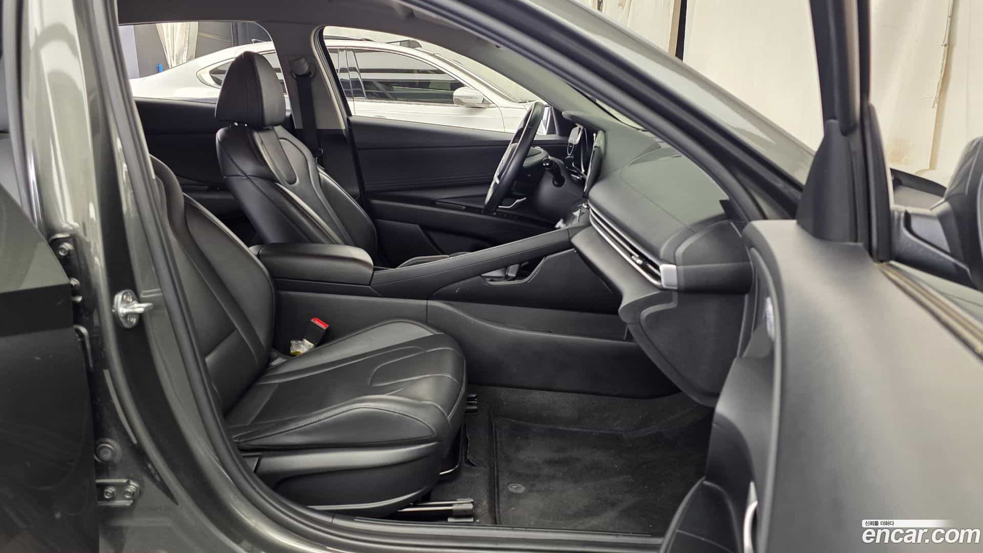 AVANTE Hyundai 2021.4-OPTION-015