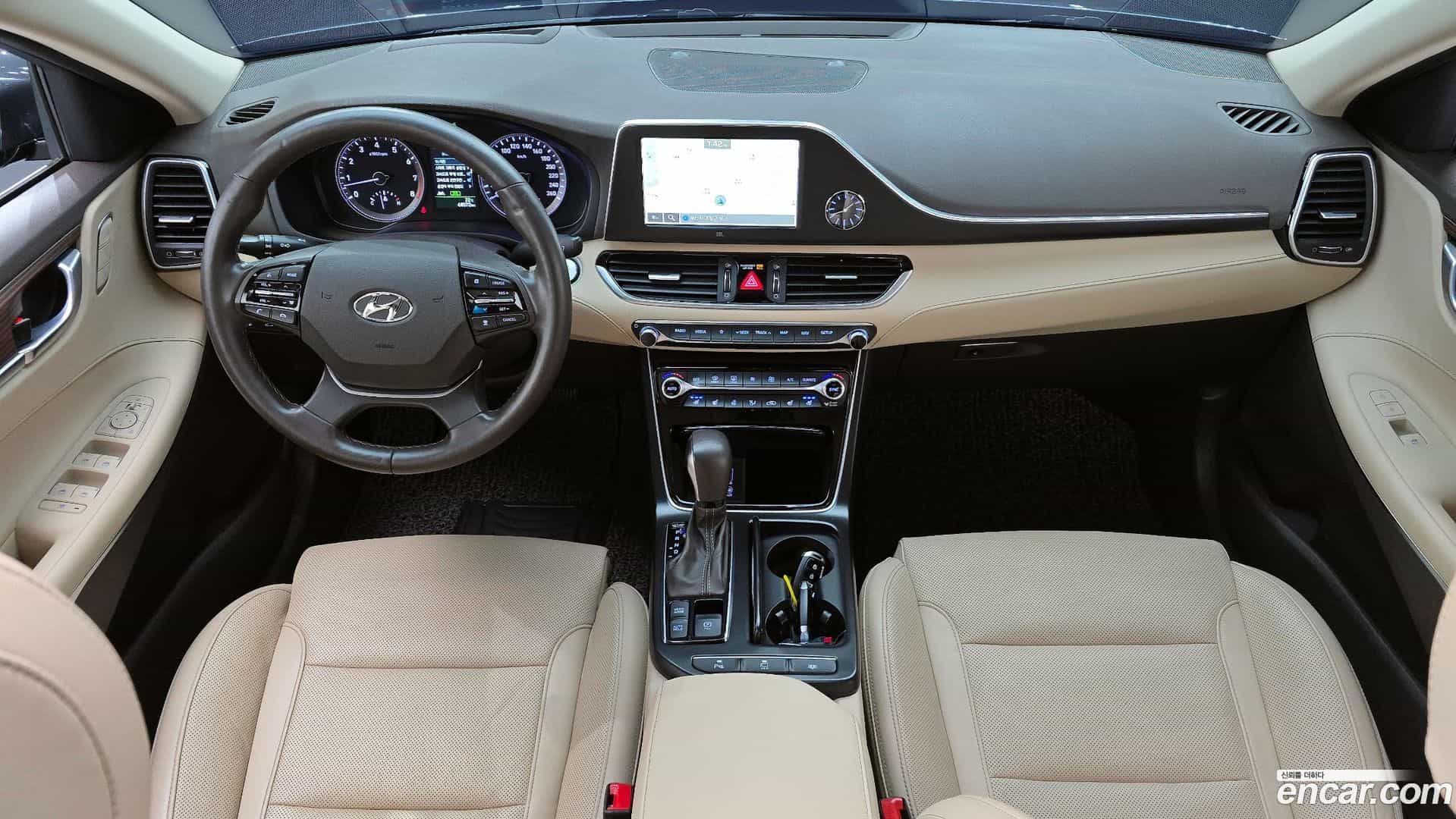 Grandeur Hyundai 2018.10-INNER-007