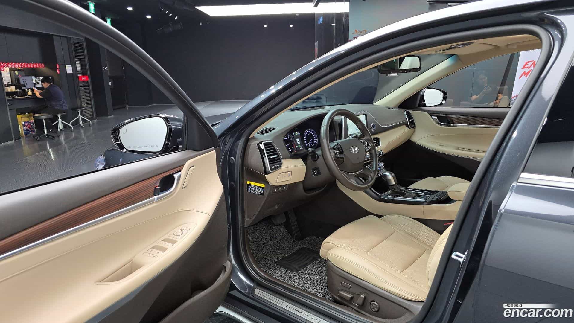 Grandeur Hyundai 2018.10-INNER-010