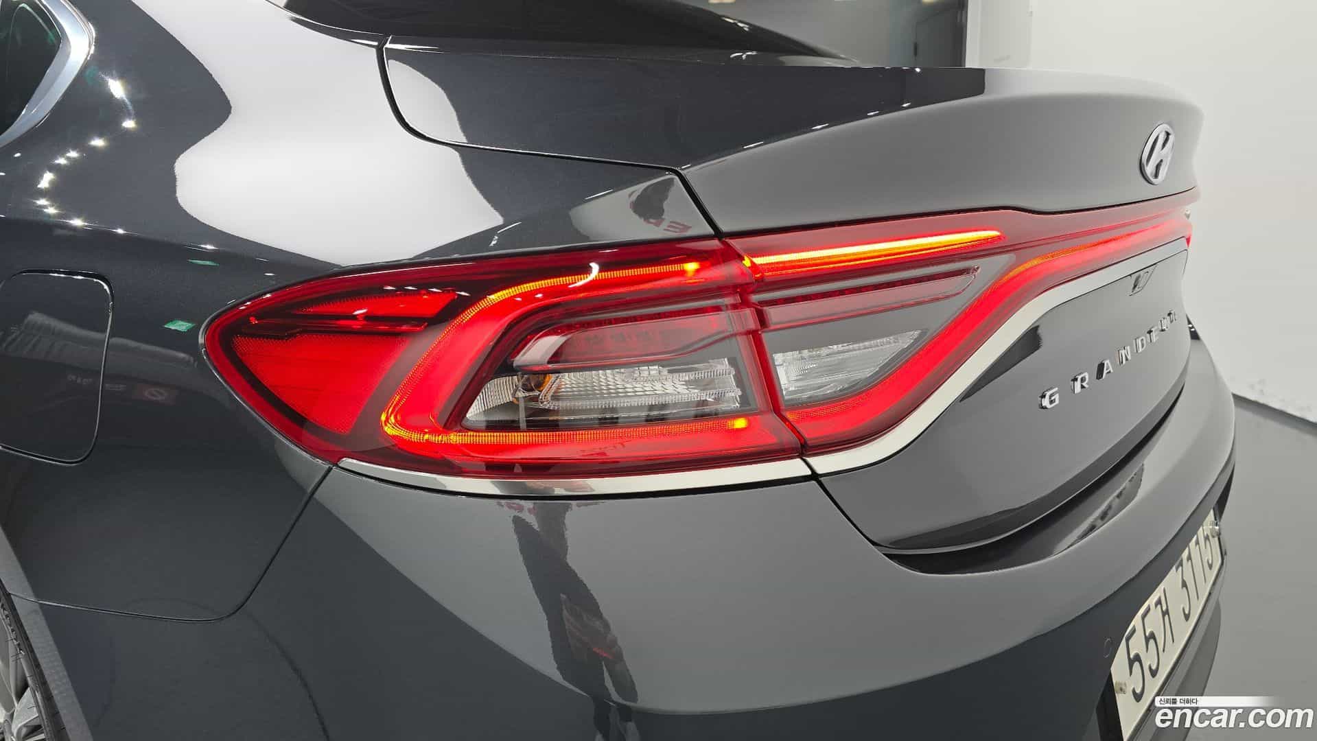 Grandeur Hyundai 2018.10-OUTER-033