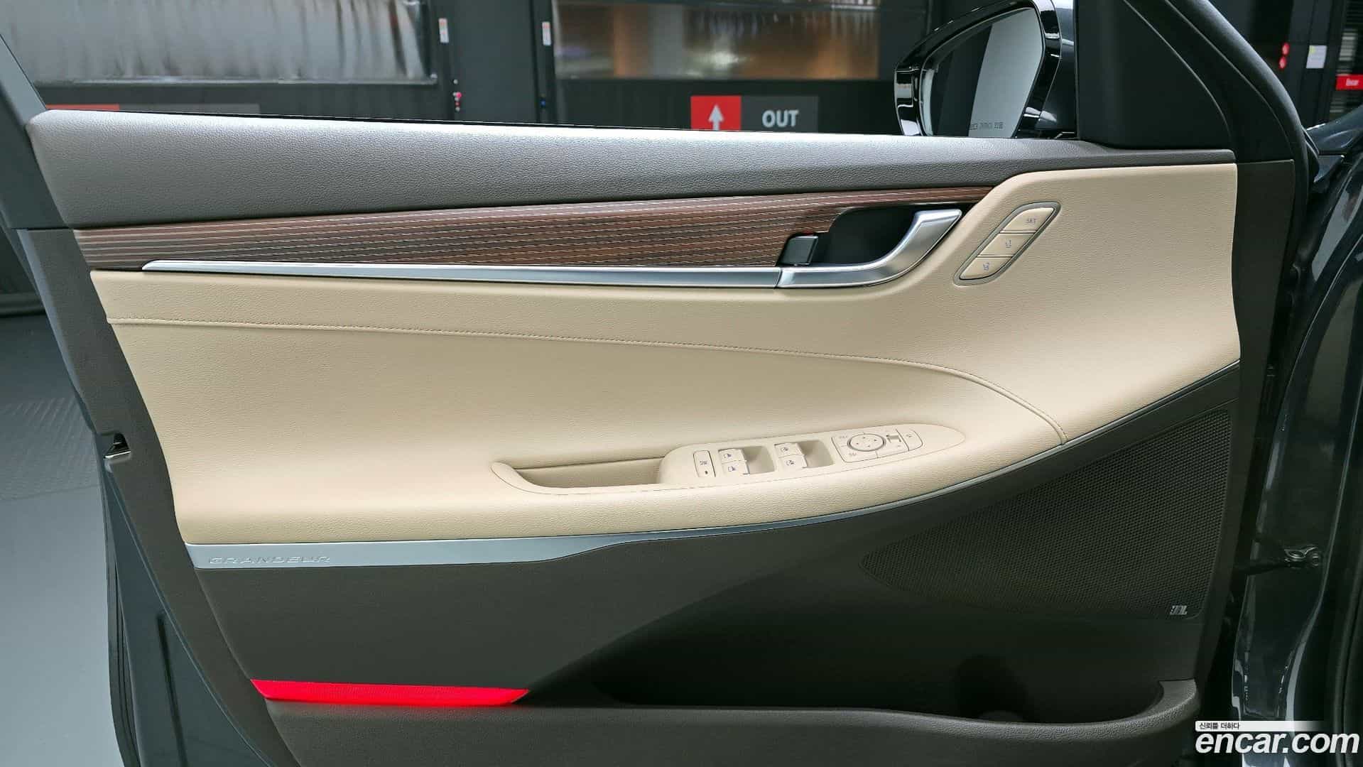 Grandeur Hyundai 2018.10-INNER-034