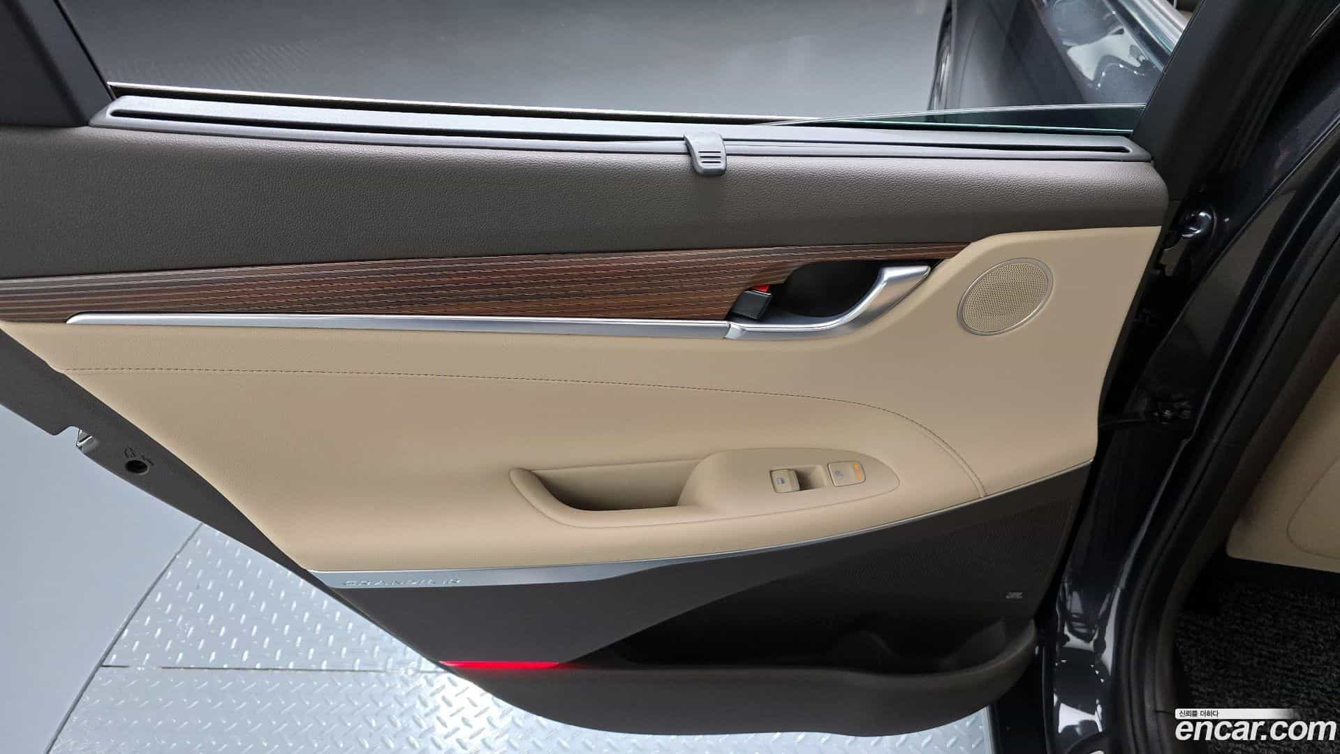 Grandeur Hyundai 2018.10-INNER-035