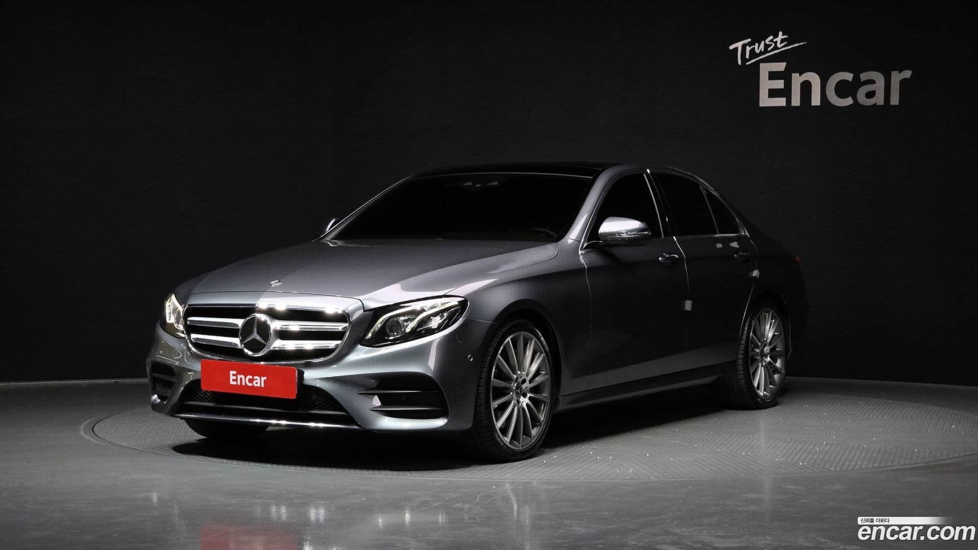 Main__Slider__Photo:E-Class Mercedes-Benz 2019.10-0