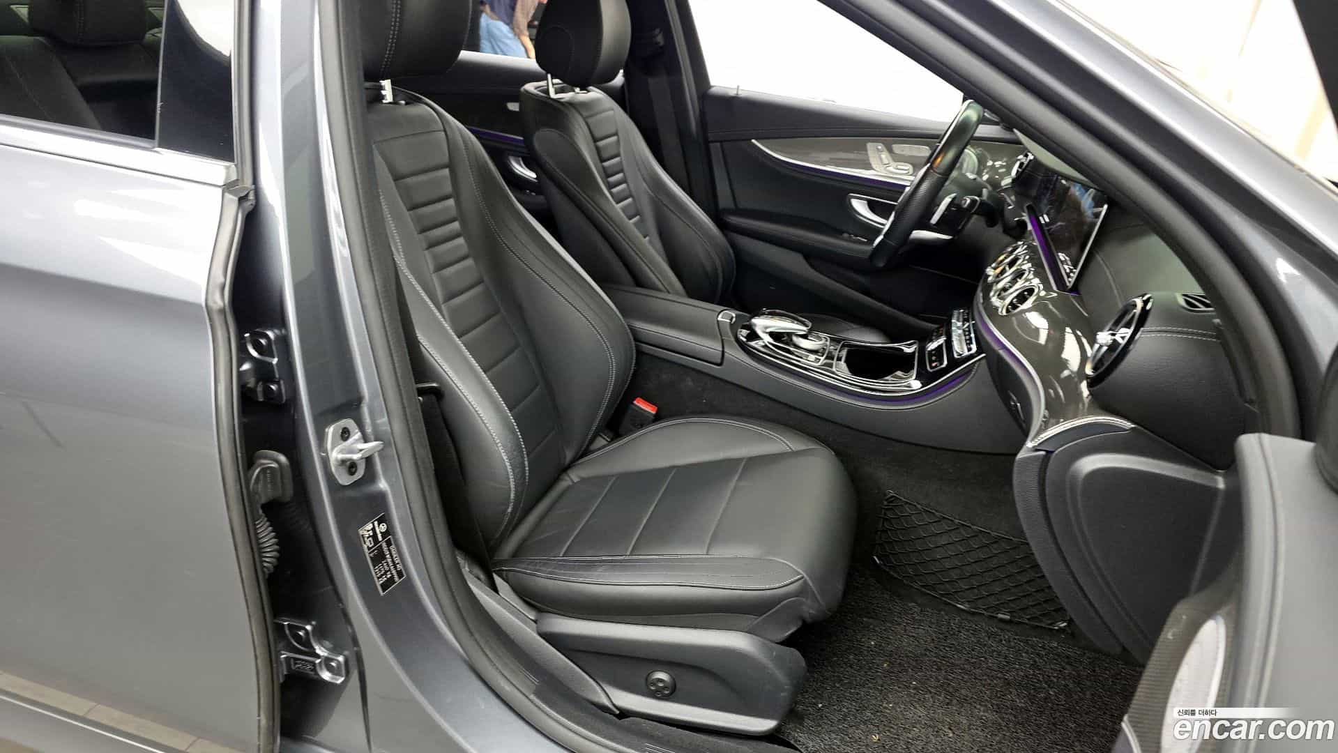 E-Class Mercedes-Benz 2019.10-OPTION-015
