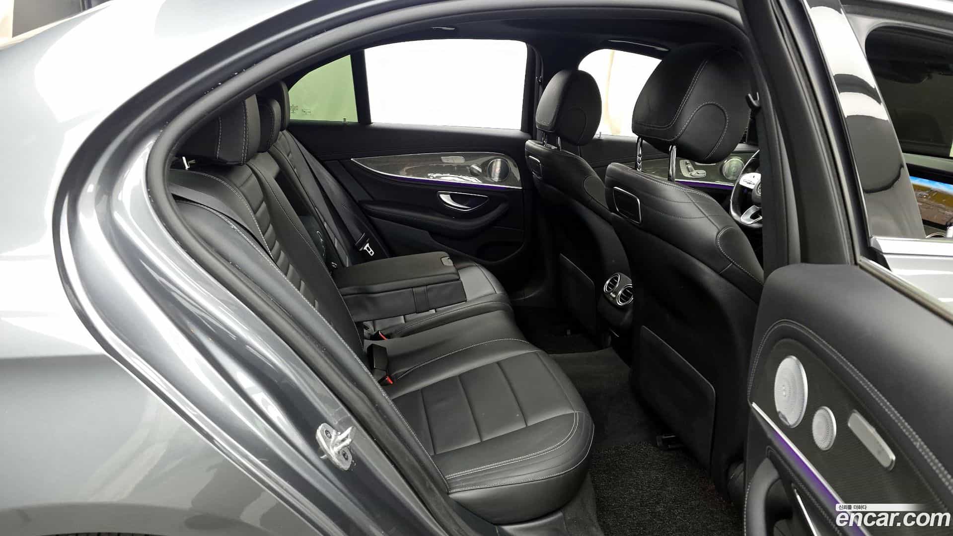 E-Class Mercedes-Benz 2019.10-OPTION-016