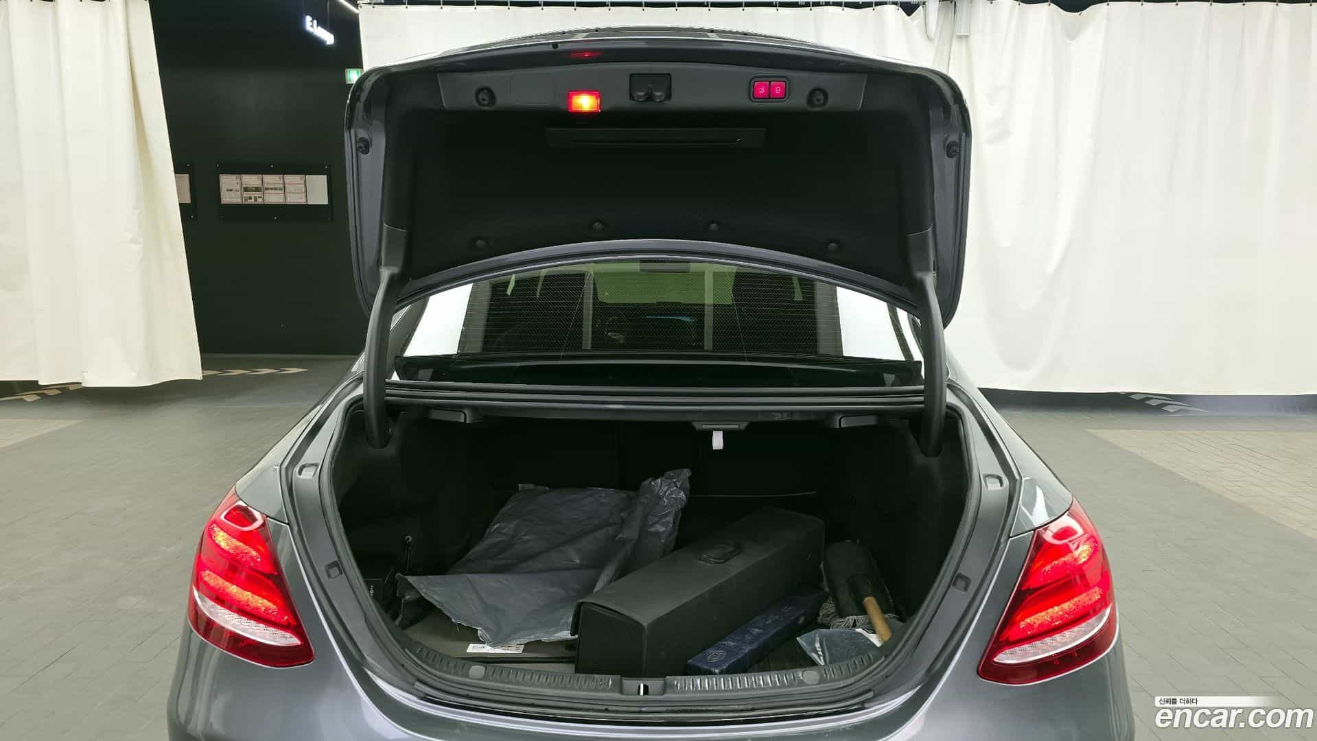 E-Class Mercedes-Benz 2019.10-OPTION-024