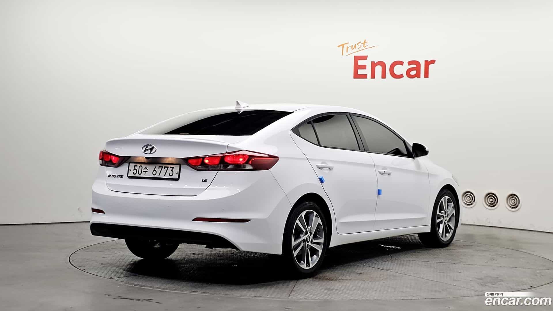 AVANTE Hyundai 2018.7-OUTER-002
