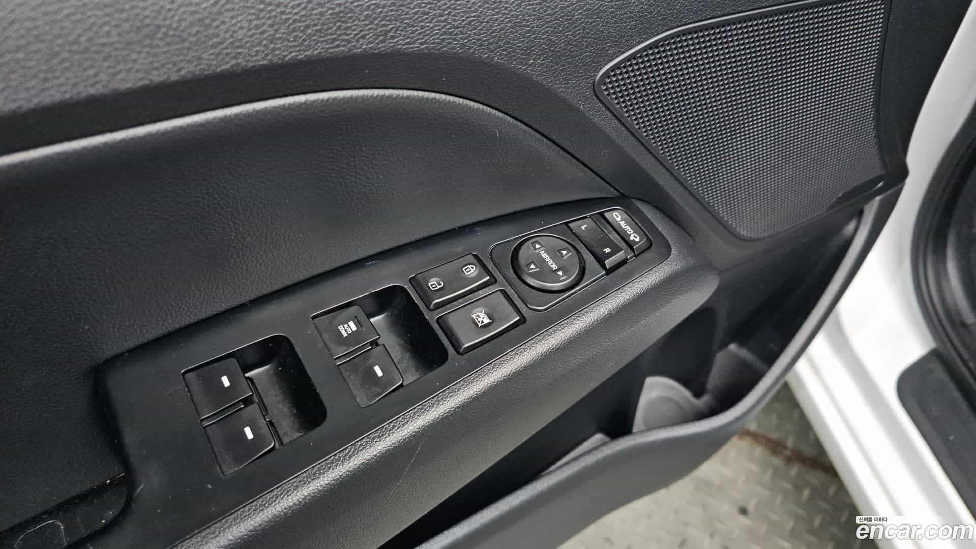 AVANTE Hyundai 2018.7-OPTION-017