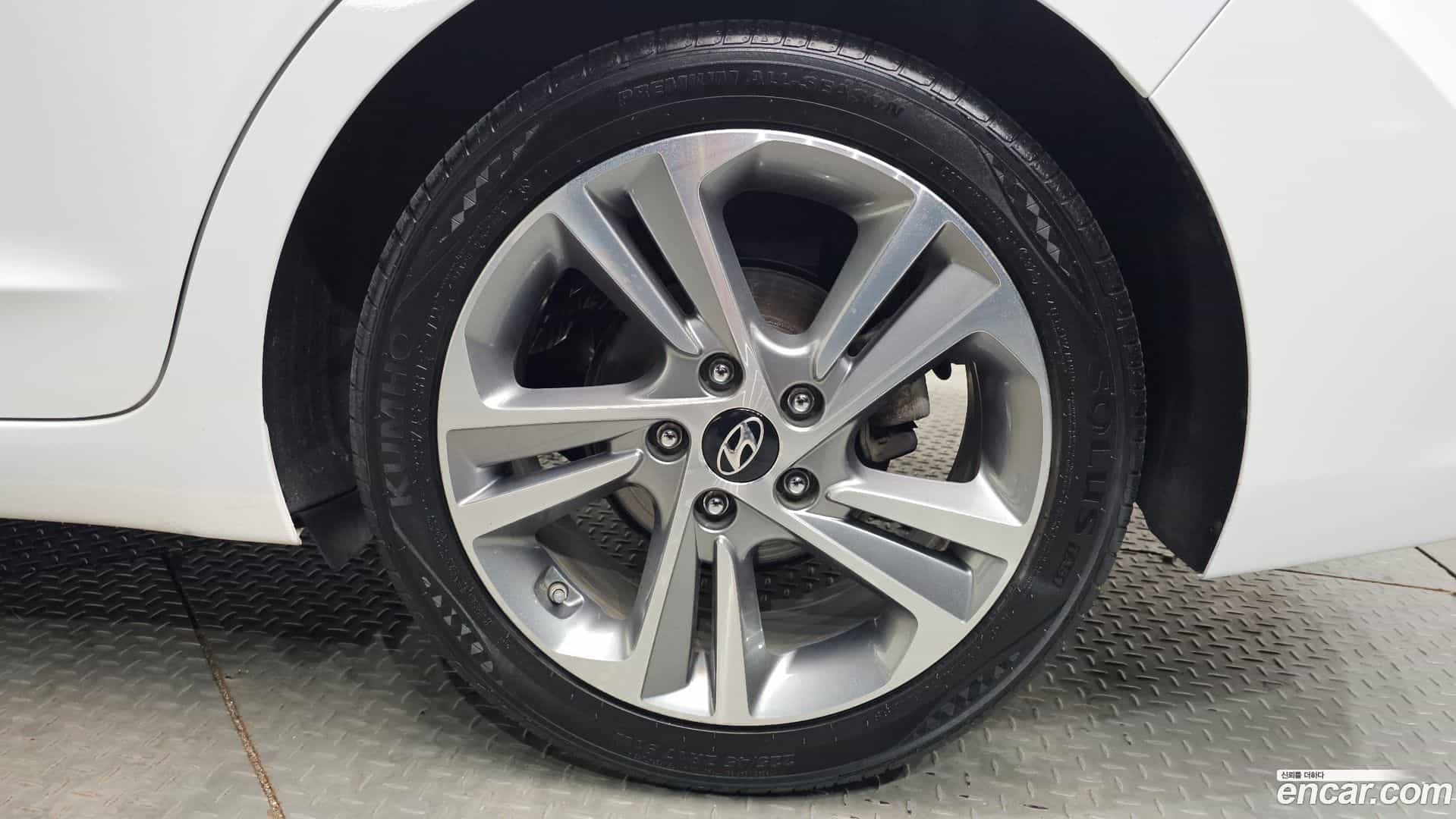 AVANTE Hyundai 2018.7-OUTER-031