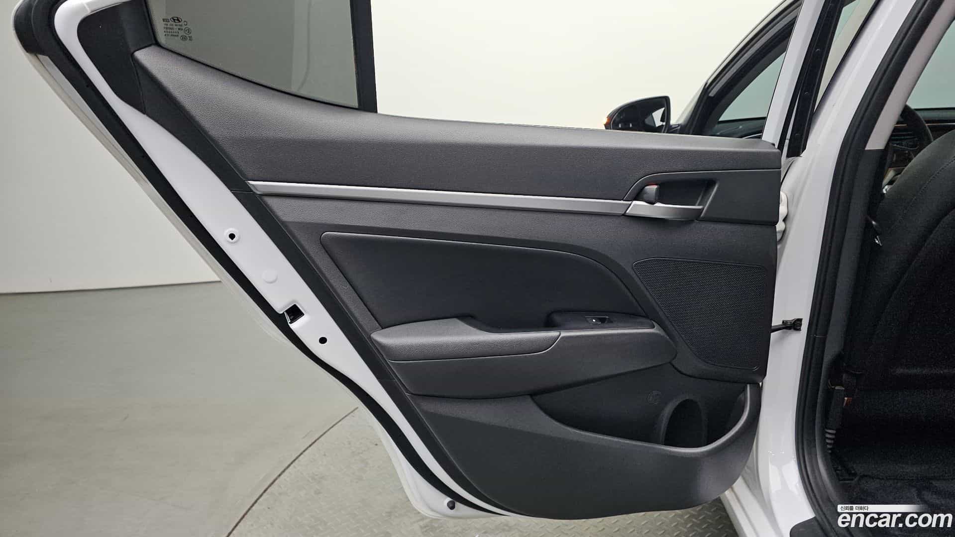 AVANTE Hyundai 2018.7-INNER-035